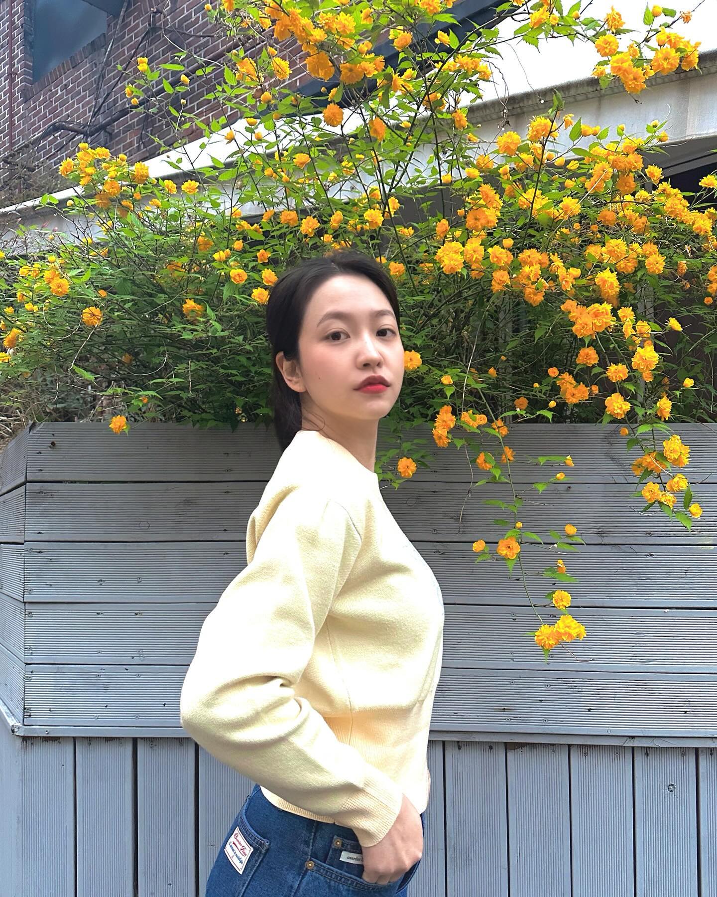 자기야 누가 꽃이게?🌷
꽃과 함께 남기기 좋은 사진 모음.zip🩷 이미지9