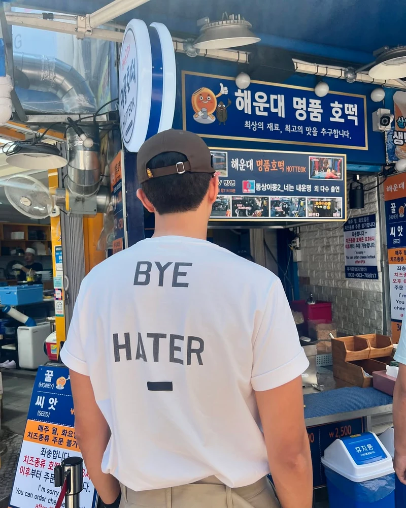 흰 티는 소매 롤업이 생명👻 이미지8