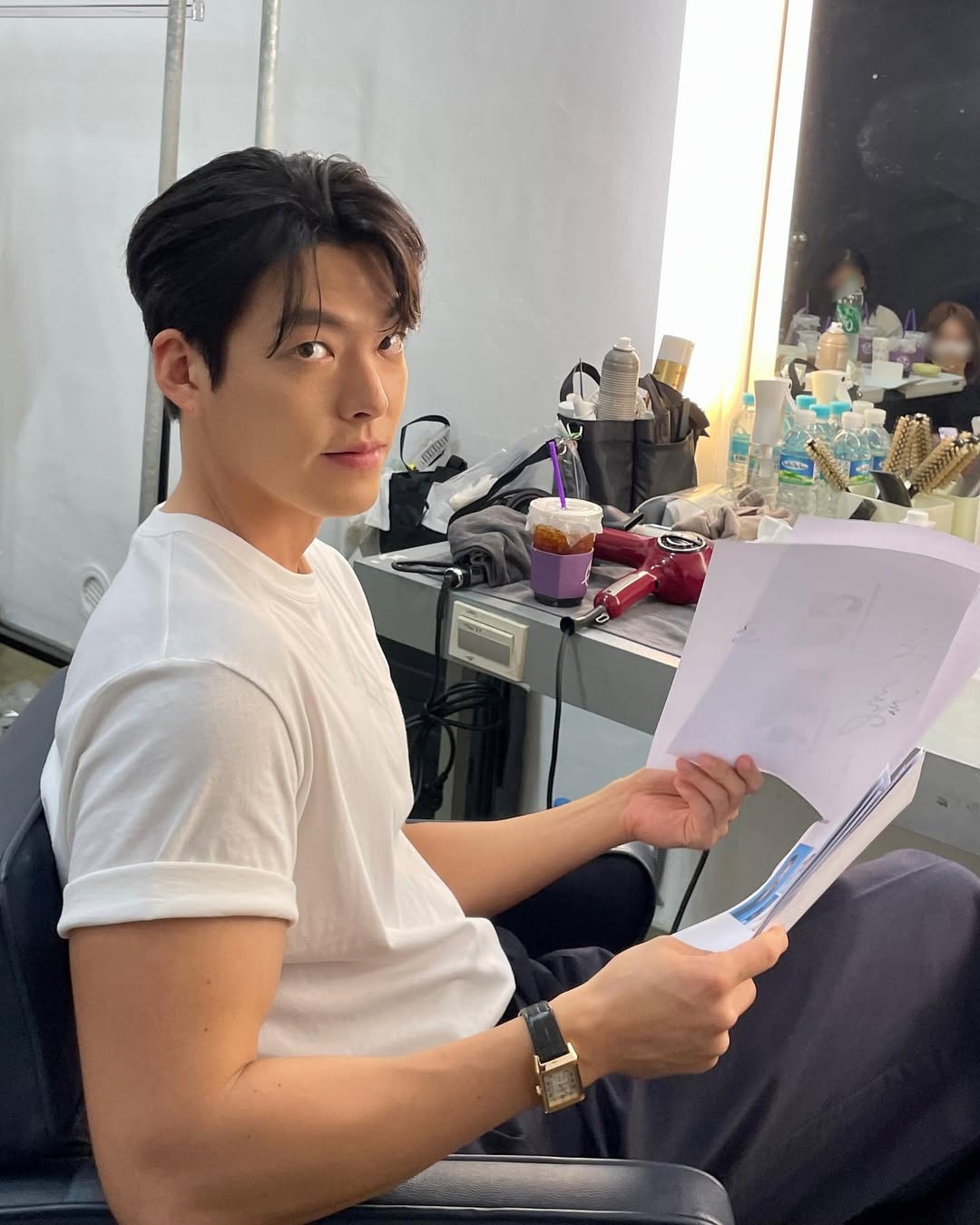 흰 티는 소매 롤업이 생명👻 이미지3
