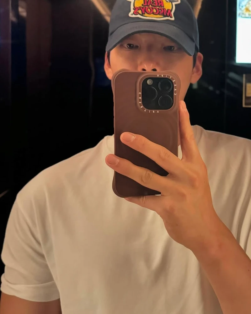 흰 티는 소매 롤업이 생명👻 이미지7