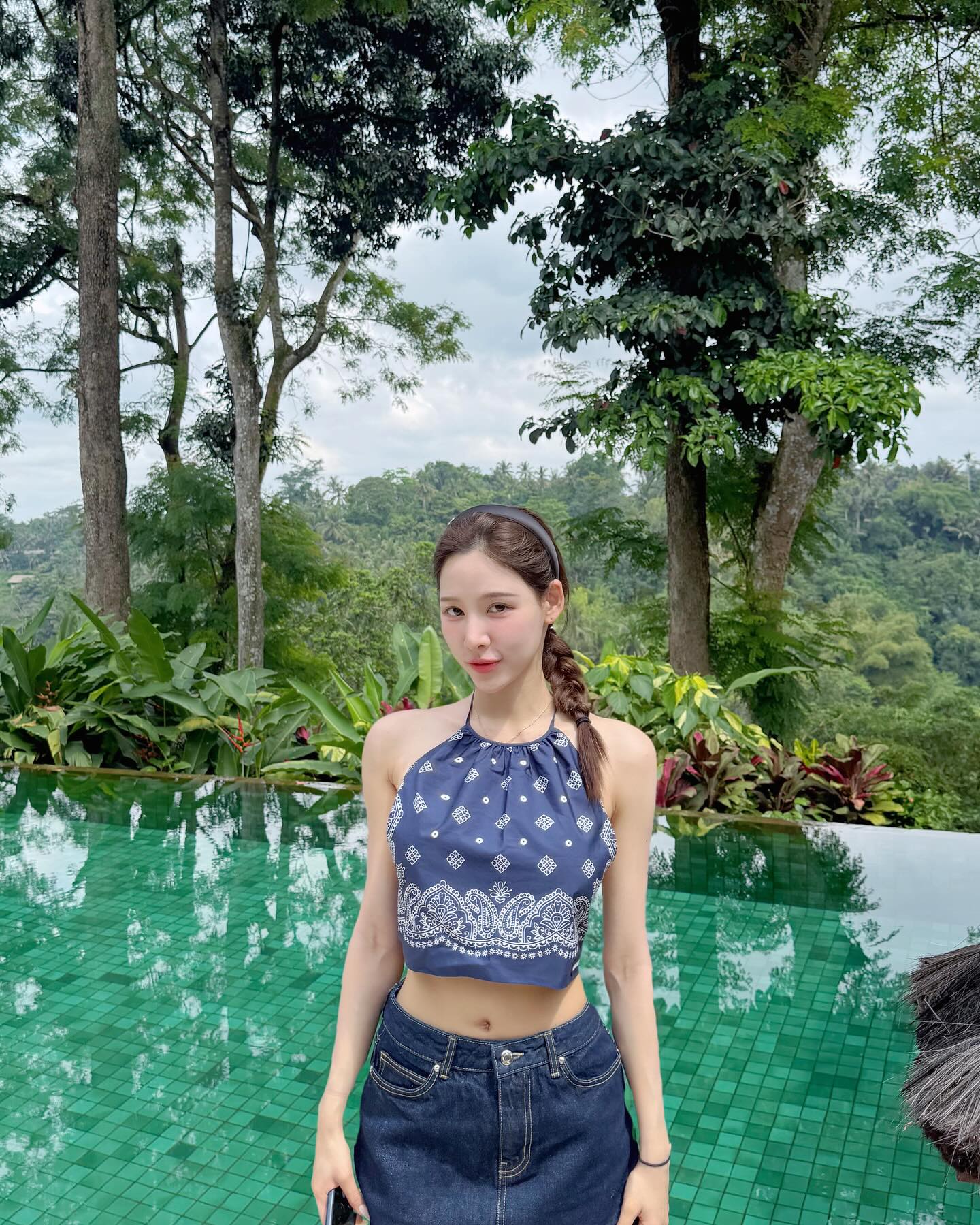 다가오는 여름 휴가엔 이렇게🤍
셀럽들의 컬러풀 바캉스룩 모음.zip🏝️ 이미지3
