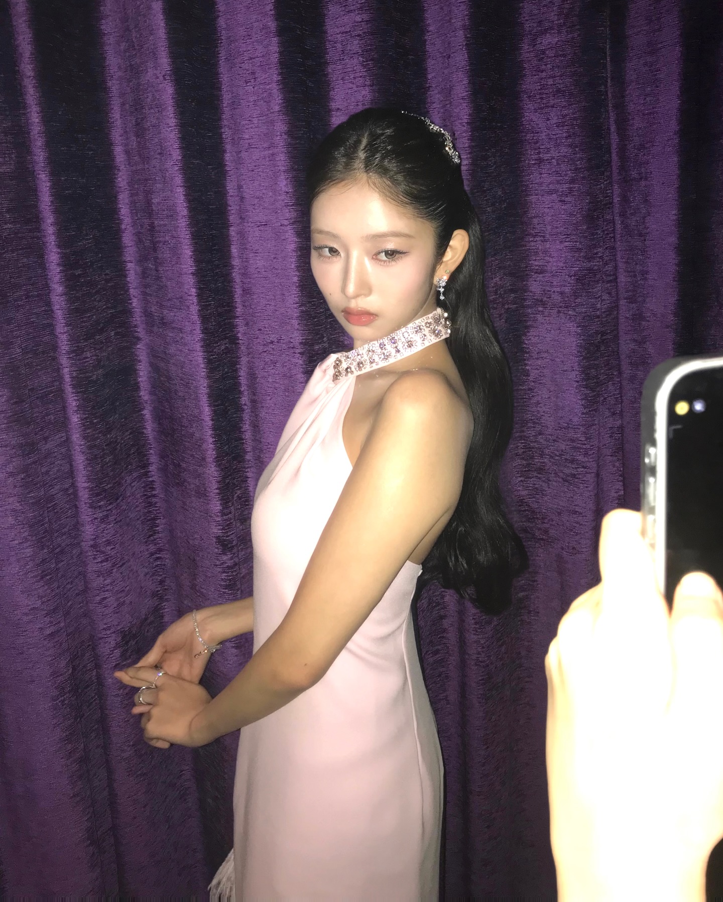 앞머리 넘긴 레이가 왜이리 예뻐🤦🏻‍♀️
반응 좋은 올백머리 @레이🩷 이미지6