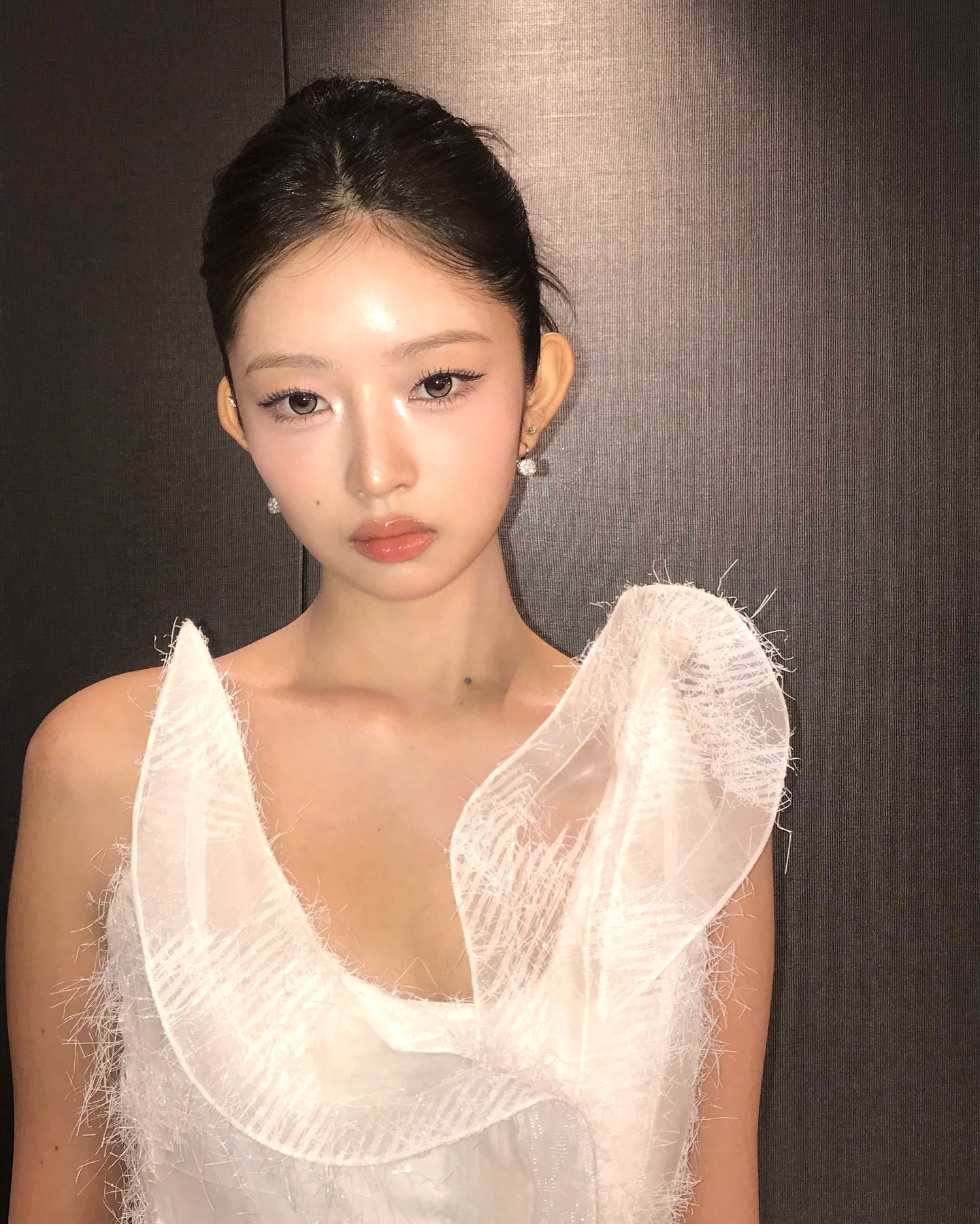 앞머리 넘긴 레이가 왜이리 예뻐🤦🏻‍♀️
반응 좋은 올백머리 @레이🩷 이미지9