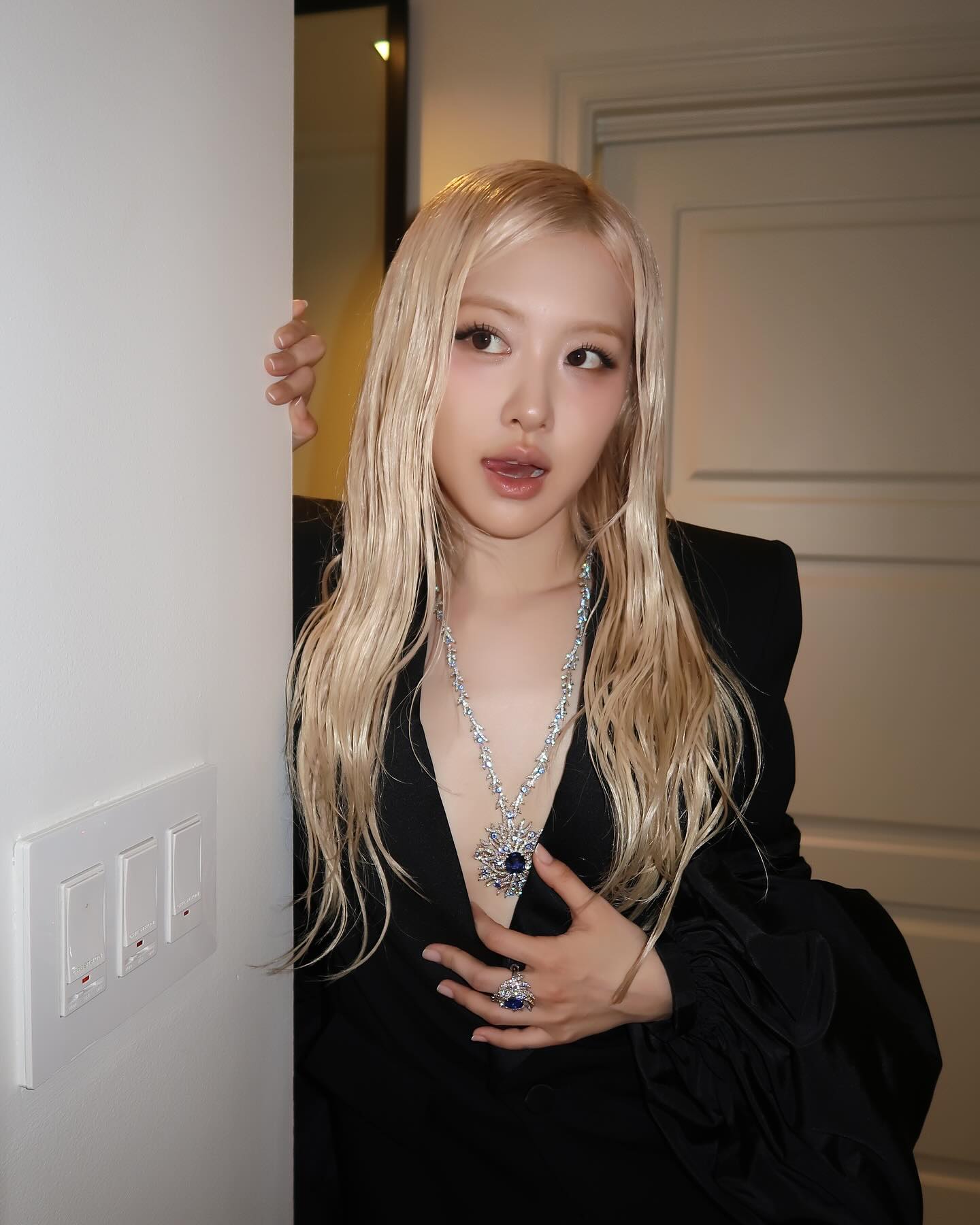 헤어스타일 고민 끝✨
리퀴드 헤어부터 땋은 머리까지 전부 참고 가능🤍 이미지