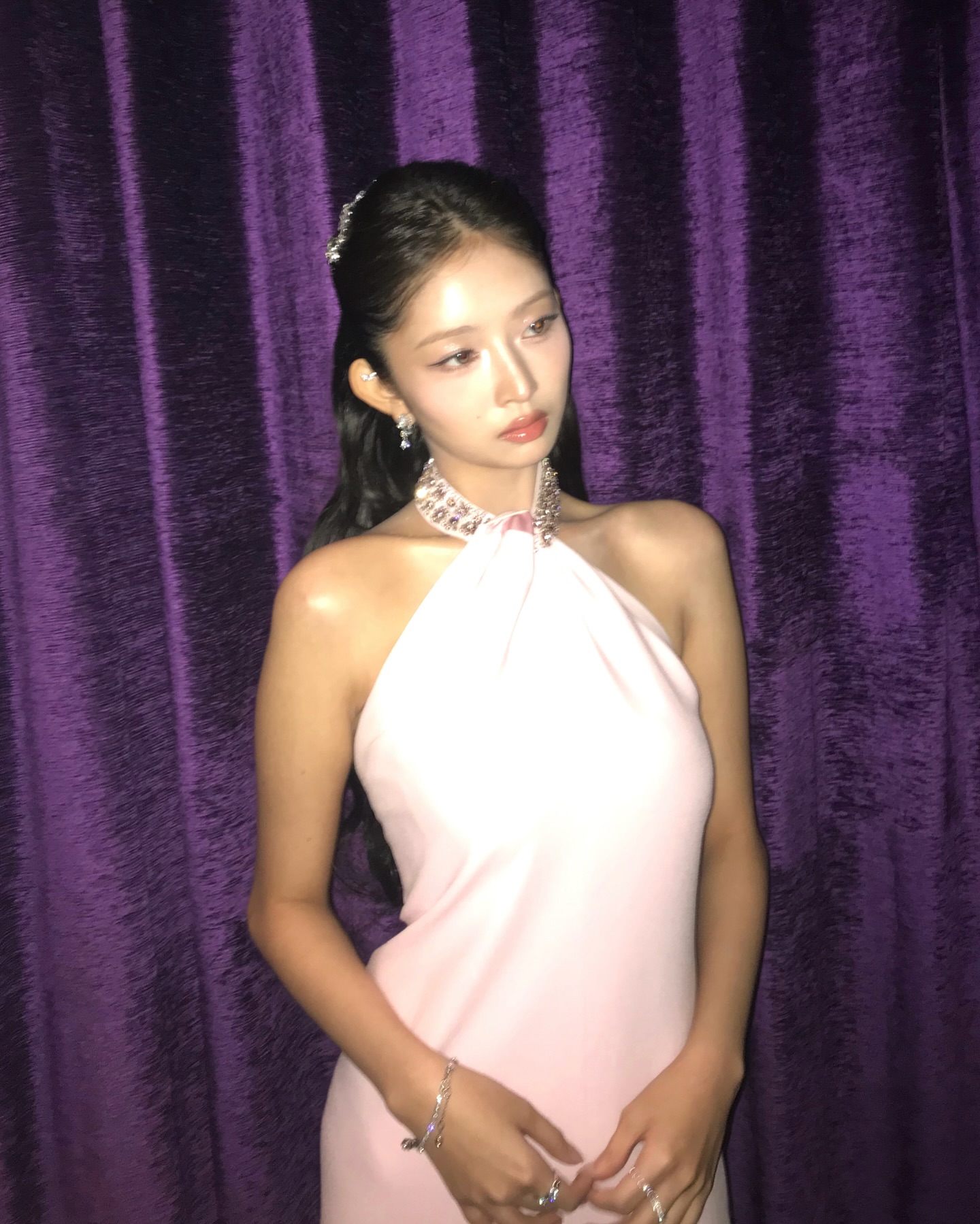 앞머리 넘긴 레이가 왜이리 예뻐🤦🏻‍♀️
반응 좋은 올백머리 @레이🩷 이미지8