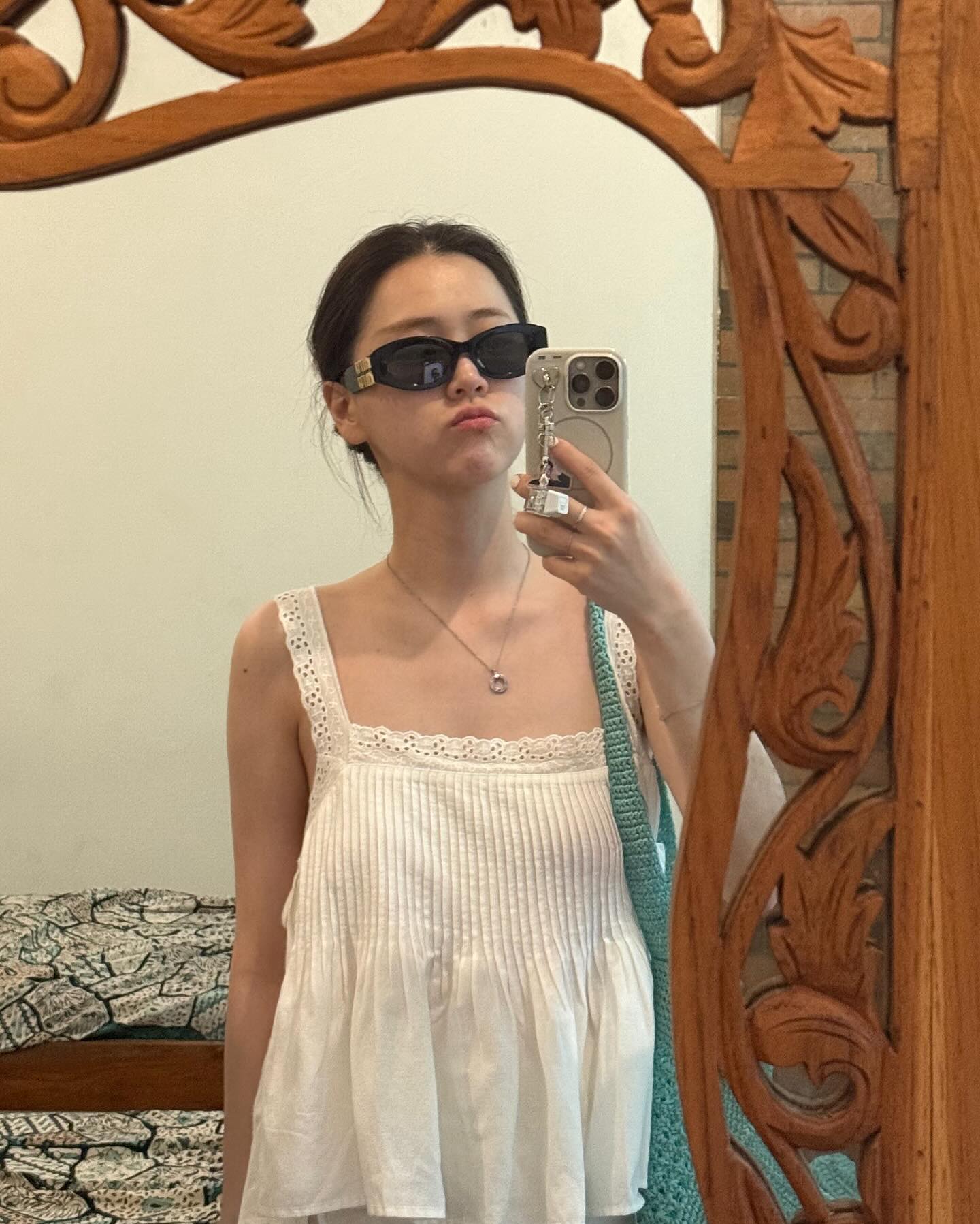 다가오는 여름 휴가엔 이렇게🤍
셀럽들의 컬러풀 바캉스룩 모음.zip🏝️ 이미지