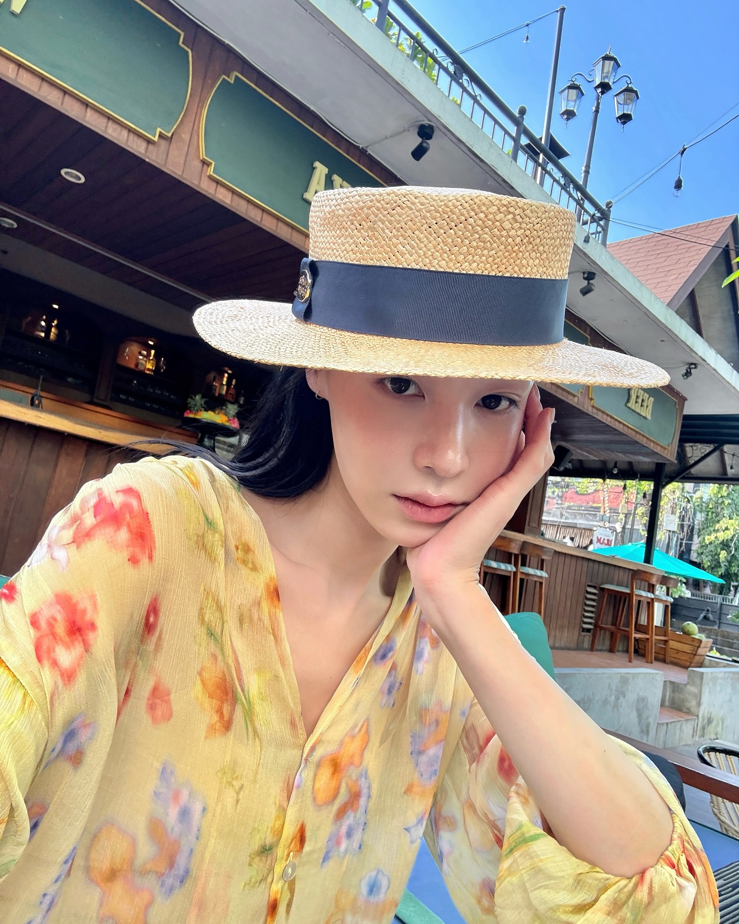 다가오는 여름 휴가엔 이렇게🤍
셀럽들의 컬러풀 바캉스룩 모음.zip🏝️ 이미지4