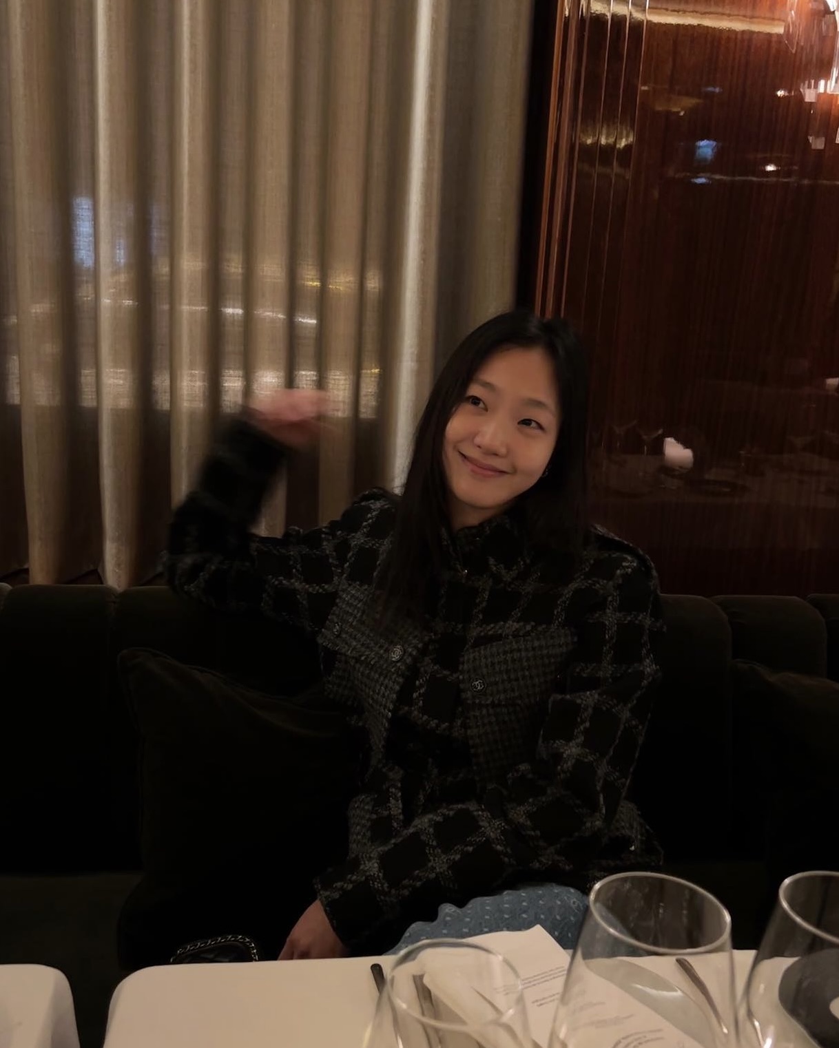 요즘 뜨는 셀럽들 다 무쌍이라며❓

최근 들어 무쌍을 지닌 셀럽들이 주목받고 있는데요. 화려한 유쌍과는 달리, 퓨어하고 청순한 분위기를 자아내는 무쌍은 다양한 스타일의 마스크를 소화할 수 있어 많은 이들의 사랑을 받고 있습니다.

과연, 청순한 무쌍 매력을 가진 셀럽들은 누구일지 지금 슬라이드를 넘겨 확인해보세요!✨

1. 김다미
2. 신시아
3. 슬기
4. 김고은
5. 장윤주 이미지