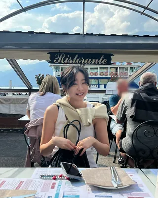 요즘 뜨는 셀럽들 다 무쌍이라며❓
최근 들어 무쌍을 지닌 셀럽들이 주목받고 있는데요. 화려한 유쌍과는 달리, 퓨어하고 청순한 분위기를 자아내는 무쌍은 다양한 스타일의 마스크를 소화할 수 있어 많은 이들의 사랑을 받고 있습니다.
과연, 청순한 무쌍 매력을 가진 셀럽들은 누구일지 지금 슬라이드를 넘겨 확인해보세요!✨
1. 김다미
2. 신시아
3. 슬기
4. 김고은
5. 장윤주 이미지