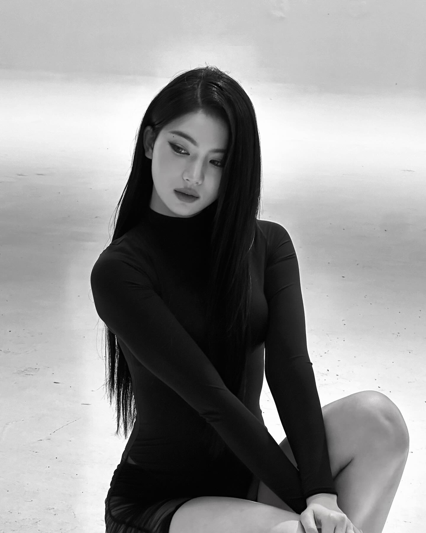 어떻게 사람이 페르시안 고양이❓

고양이상이 큰 인기를 끌면서, 고양이상 셀럽들에 대한 관심도 높아지고 있는데요. 그중에서도 특히 팬층이 두터운 타입은 바로 '부잣집 고양이상'

고급스러운 이목구비와 우아한 눈매로, 마치 잘 키운 페르시안 고양이를 떠올리게 해 많은 사랑을 받고 있어요.

과연 부잣집 고양이상을 대표하는 셀럽들은 누구일지, 그리고 그중 누가 가장 높은 싱크로율을 자랑할지 함께 살펴볼까요?✨

1. 닝닝
2. 제니
3. 해린
4. 최희진
5. 아이사 이미지9