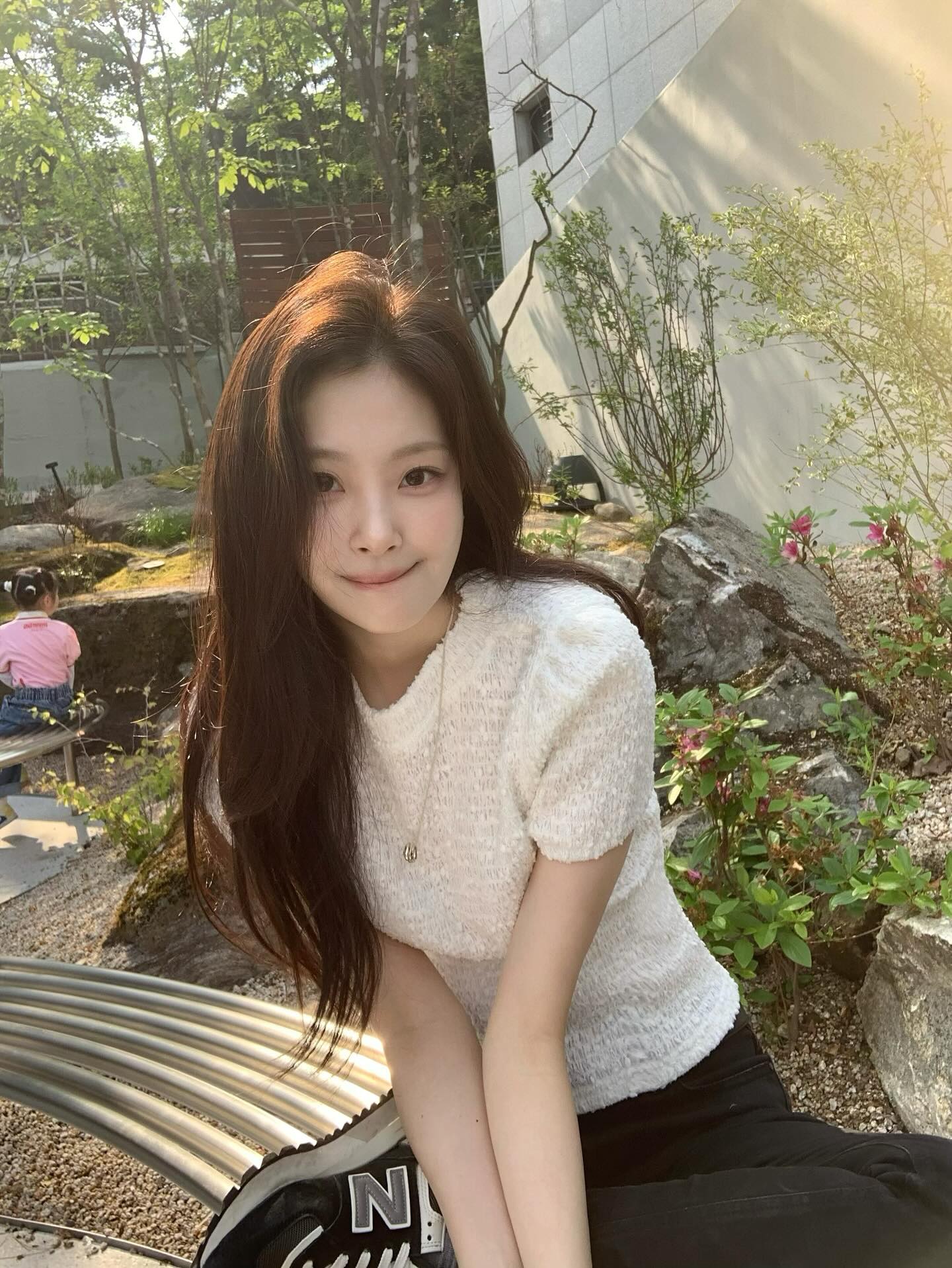 어떻게 사람이 페르시안 고양이❓

고양이상이 큰 인기를 끌면서, 고양이상 셀럽들에 대한 관심도 높아지고 있는데요. 그중에서도 특히 팬층이 두터운 타입은 바로 '부잣집 고양이상'

고급스러운 이목구비와 우아한 눈매로, 마치 잘 키운 페르시안 고양이를 떠올리게 해 많은 사랑을 받고 있어요.

과연 부잣집 고양이상을 대표하는 셀럽들은 누구일지, 그리고 그중 누가 가장 높은 싱크로율을 자랑할지 함께 살펴볼까요?✨

1. 닝닝
2. 제니
3. 해린
4. 최희진
5. 아이사 이미지8