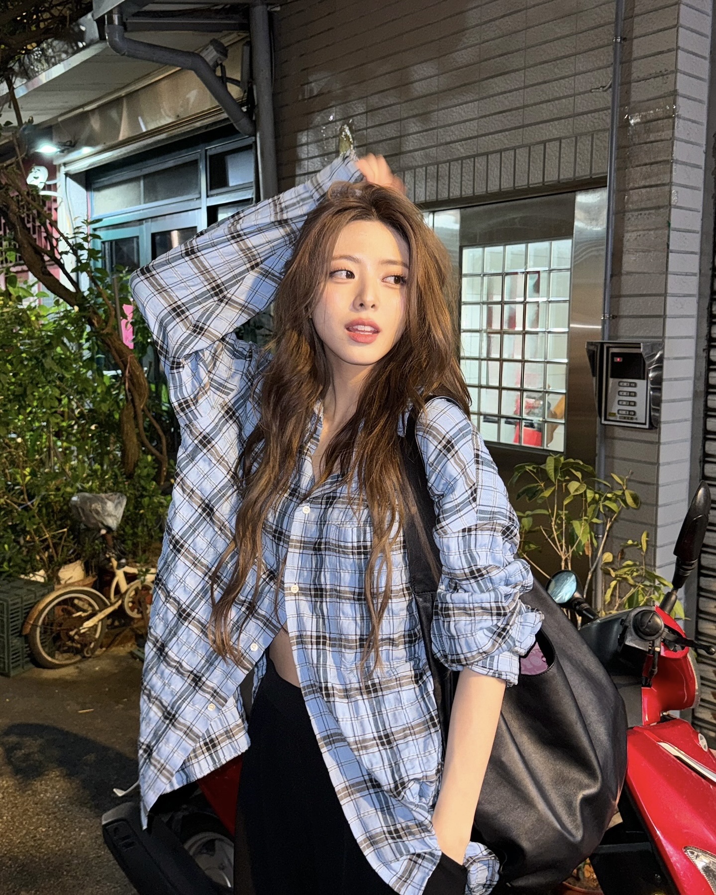 새 스타일? 염색이 답이지💇🏻‍♀️🤎
웜쿨 모두Ok, 홍조에도 찰떡인 브라운 컬러 참고해보세요✔️ 이미지