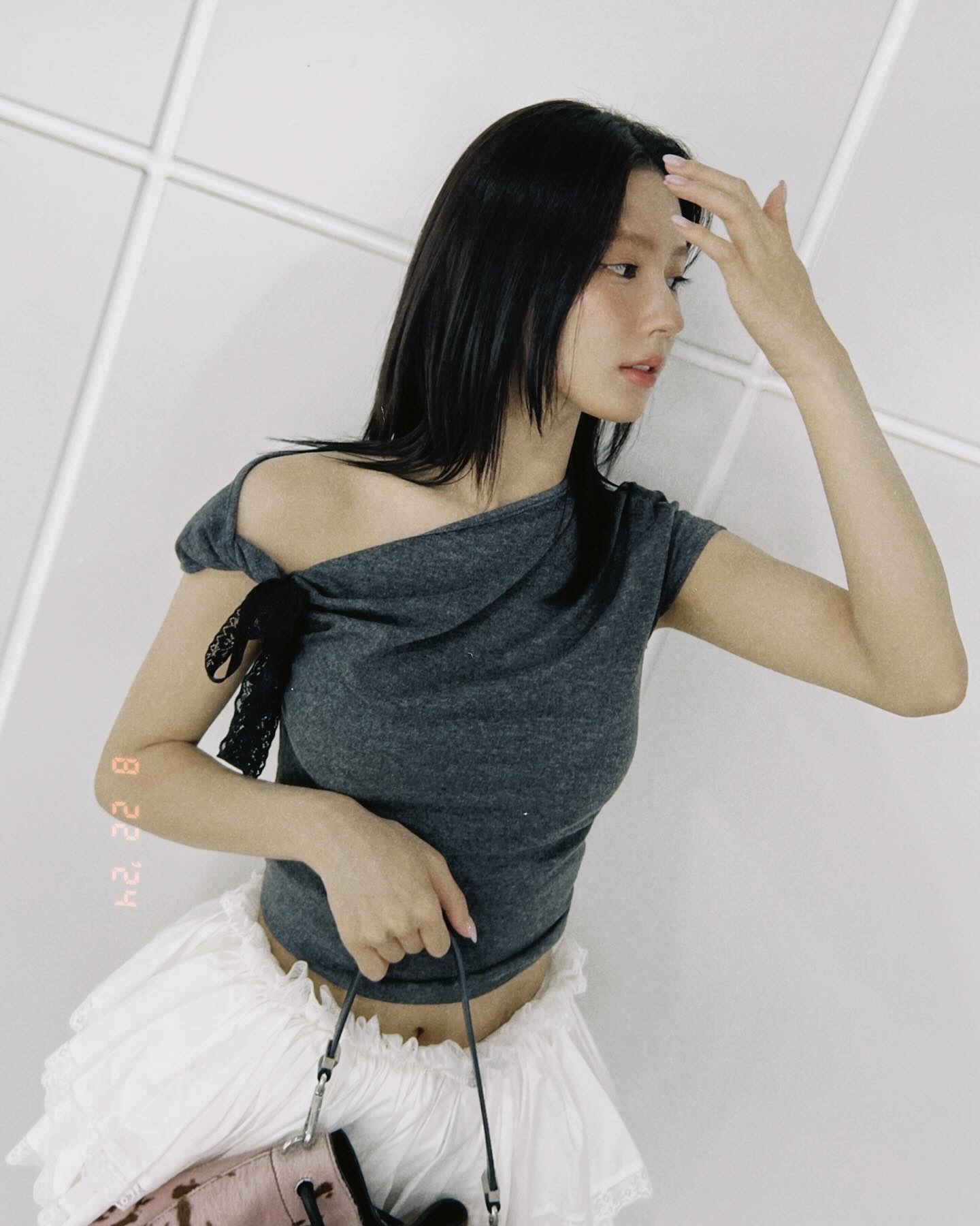 양쪽 다 가릴 필요 없어😉🪄
한쪽만 가려도 충분히 매력적이니 꼭 참고해보세요✔️ 이미지5