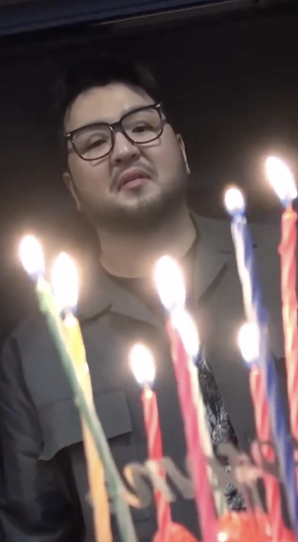 기강 세게 잡는 김태우의 초 부는 법 이미지
