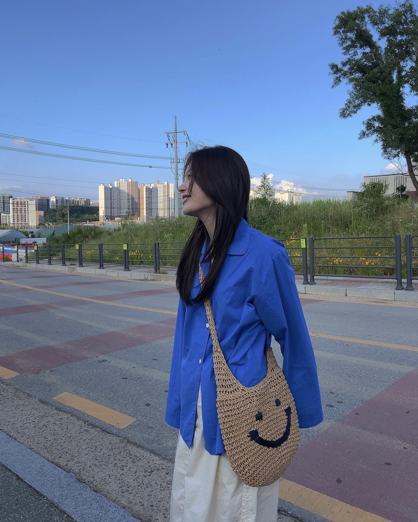 여름 바람 머금은 셔츠🌬️👔
보기만 해도 시원한 셀럽 셔츠룩 참고하자 이미지
