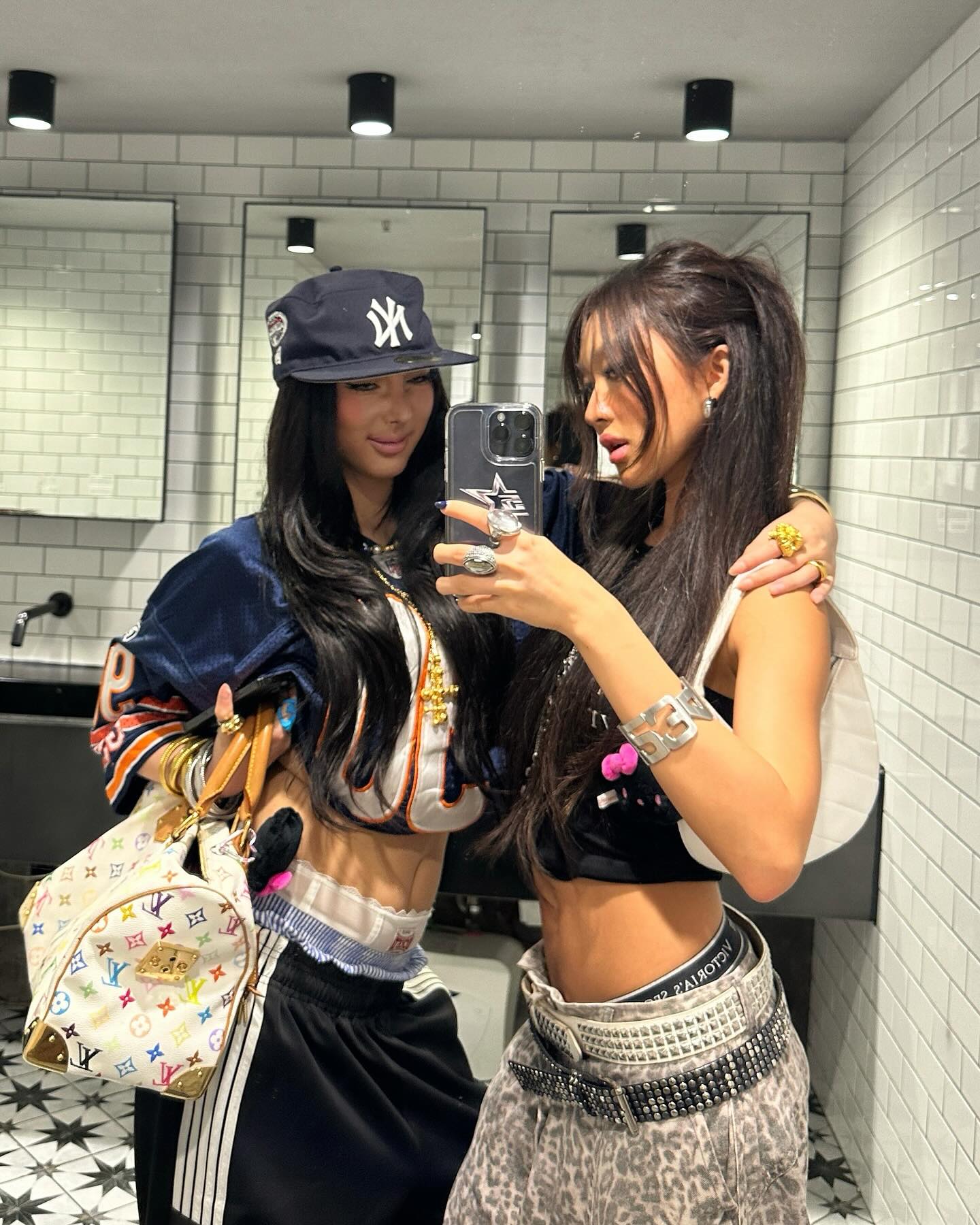 볼캡과 벨트는 필승조합🖤
하나만 하기 아쉬우니까, 둘 다 해서 포인트 챙기자 ✨ 이미지6