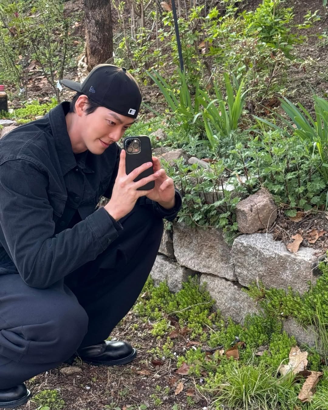 뉴에라는 뒤로 쓰세요🧢 이미지