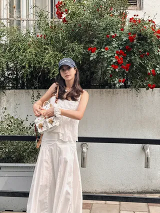 장마 전 주구장창 입을 이 스커트🤍
화사한 화이트 롱스커트로 완성한 여름룩✨ 이미지