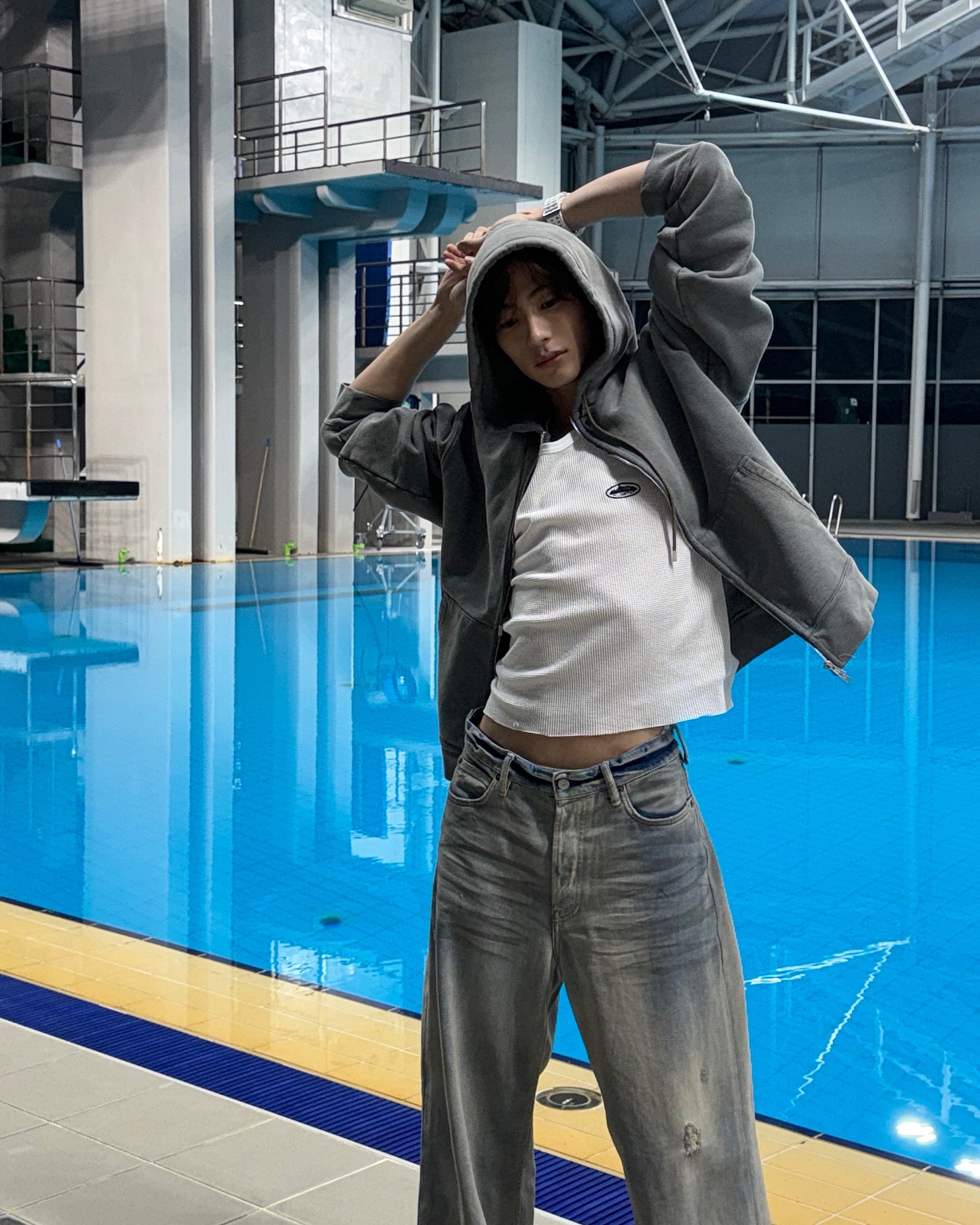 수영 앤톤 진짜 너무 좋아🤦🏻‍♀️

최근 라이즈의 앤톤은 첫 정규 앨범 인트로 필름 촬영 당시의 수영 비하인드 컷을 공개했습니다. 과거 수영선수 출신답게, 능숙한 수영 실력을 뽐냈는데요.

무엇보다도 청초한 외모와는 또 다른 반전 피지컬로 많은 이들의 마음을 사로잡고 있습니다.

지금 바로 슬라이드를 넘겨, 앤톤의 반전 매력을 확인해보세요! 🏊‍♂️🤍 이미지8