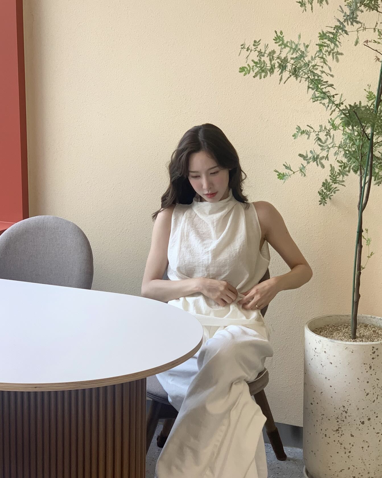 내 옷장에 꼭 담아야 할 코스👖👗
슬랙스부터 슬립 원피스까지, 여친룩 정석은 이나연이 답이에요💗 이미지