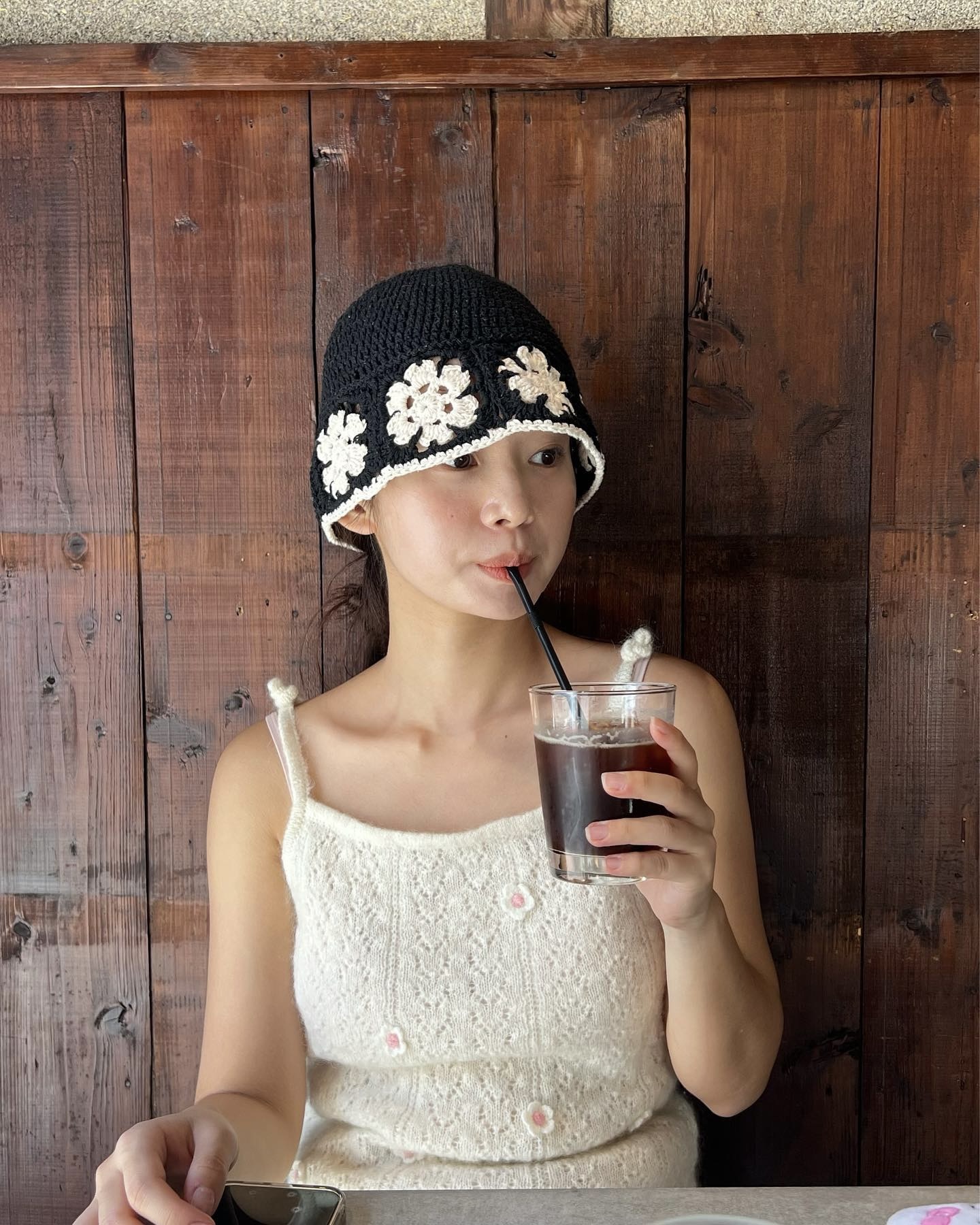 할머니 옷 아니구 요즘 느좋템🧶🌻
셀럽들이 먼저 입은 크로셰, 따라해볼까요? 이미지6