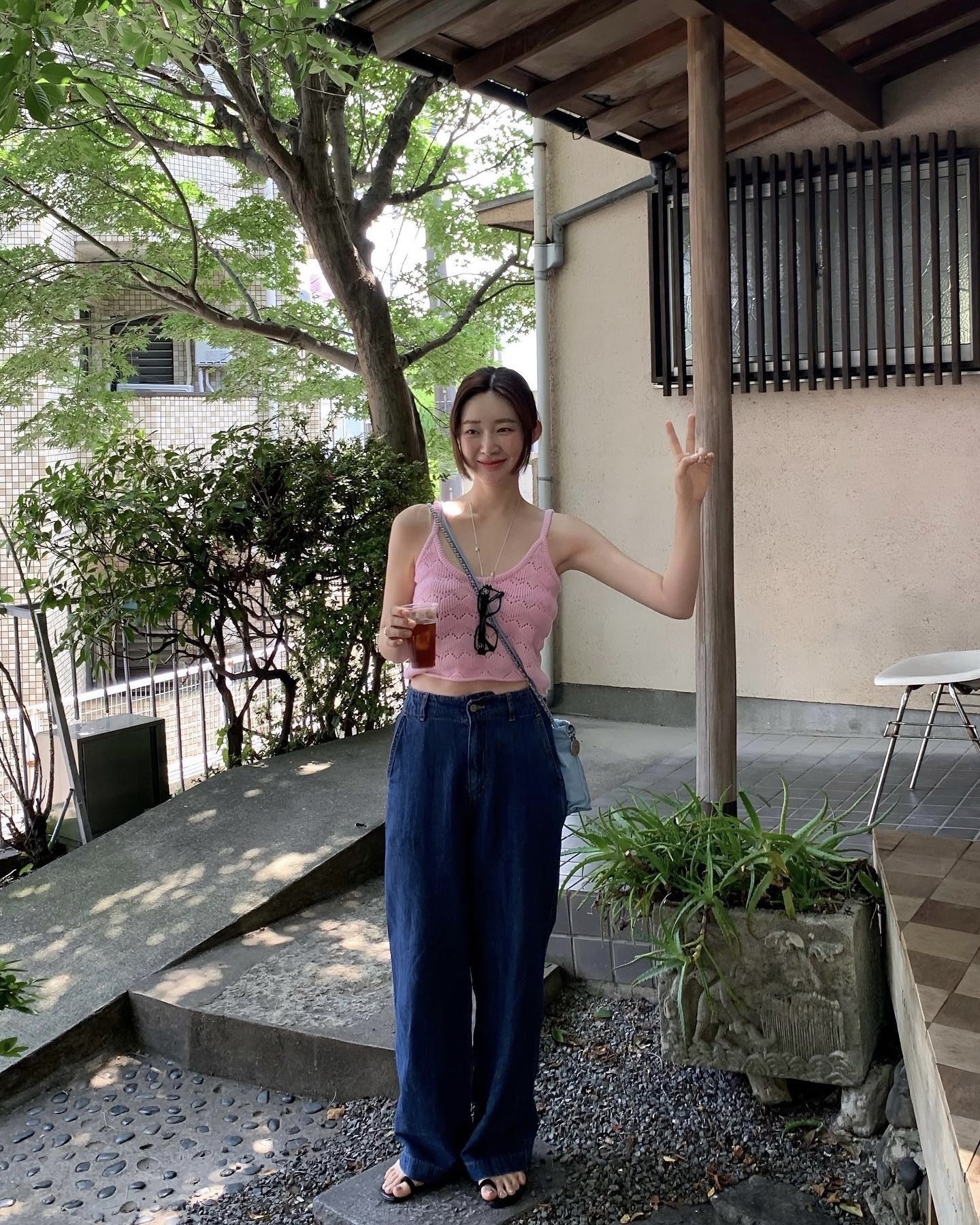 할머니 옷 아니구 요즘 느좋템🧶🌻
셀럽들이 먼저 입은 크로셰, 따라해볼까요? 이미지8