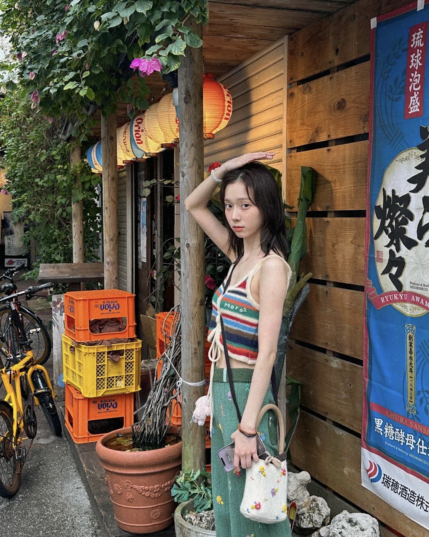 할머니 옷 아니구 요즘 느좋템🧶🌻
셀럽들이 먼저 입은 크로셰, 따라해볼까요? 이미지5