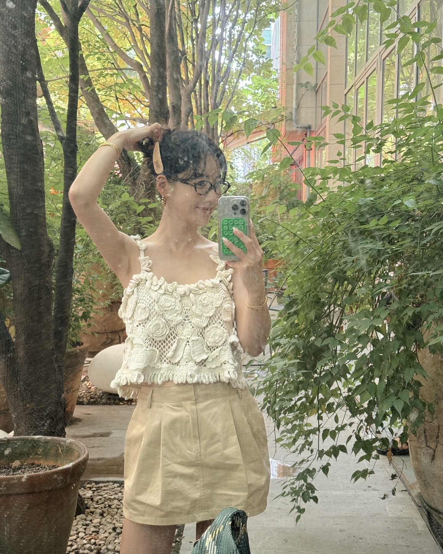할머니 옷 아니구 요즘 느좋템🧶🌻
셀럽들이 먼저 입은 크로셰, 따라해볼까요? 이미지3