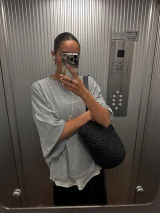 여름엔 라탄무드 데일리백으로👜
군더더기 없이 깔끔한 미니멀 썸머 백✨ 이미지
