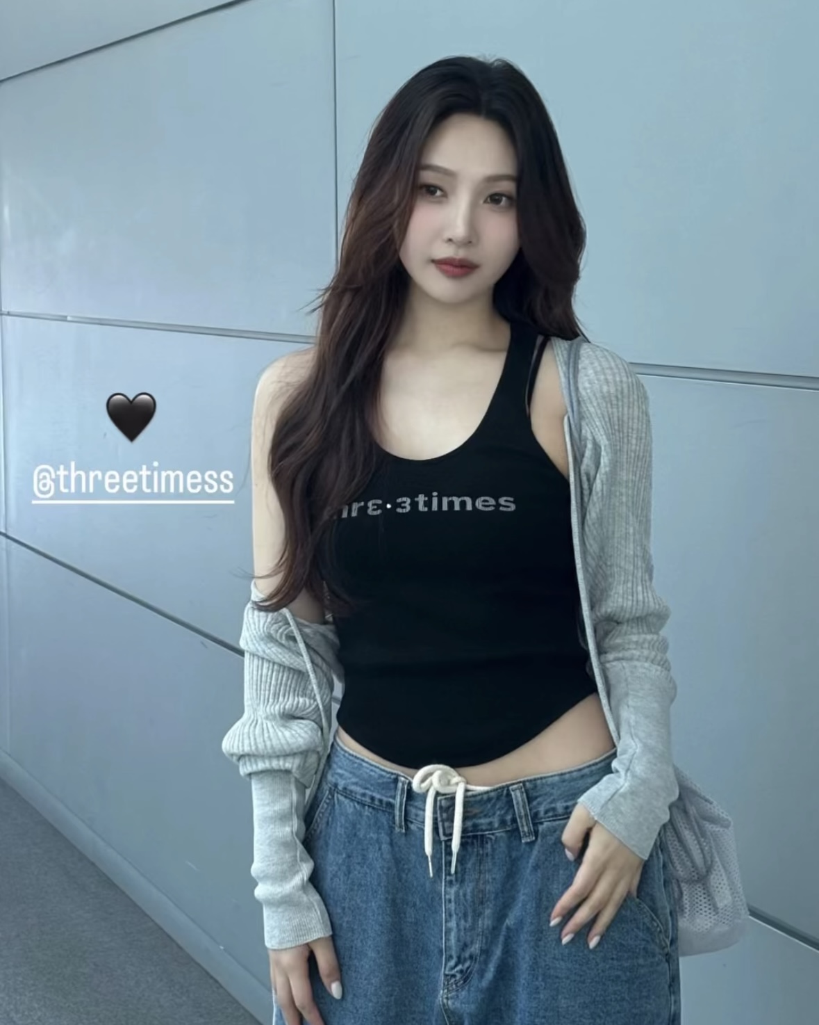 내 취향 민소매를 찾아서💫

여름이면 필수로 입게 되는 민소매! 과연 셀럽들은 어떤 제품을 선택했는지 함께 알아볼까요?

1. 조이
쓰리타임즈, 하트 스터드 탱크톱, 블랙, 4만 5천 원

2. 박규영
레하, 클로드 뷔스티에 톱, 블랙, 28만 5천 원

3. 고민영
레하, 로에 백리스 스트랩 니트 톱, 16만 8천 원

4. 레이
포어링, 비타이니 리본 니트, 핑크, 6만 1천 원 이미지