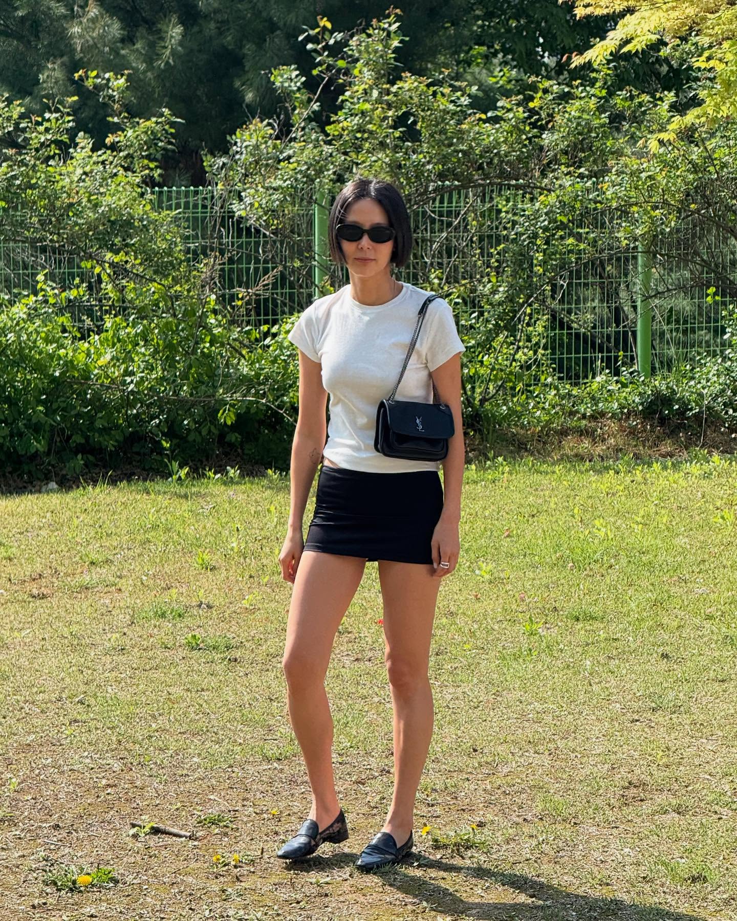 여름엔 미니스커트인거 알죠?☀️
반팔 하나에 미니스커트만 입어도 여름 준비 완료! 이미지5