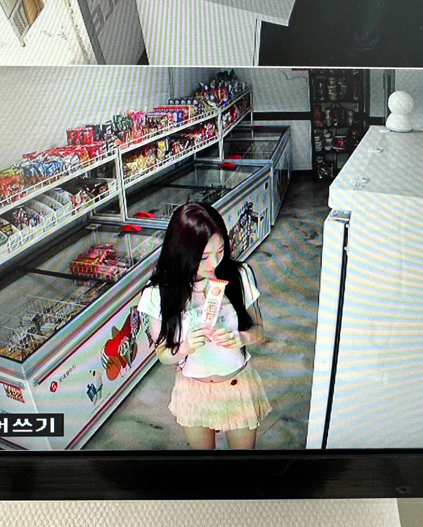 여름엔 미니스커트인거 알죠?☀️
반팔 하나에 미니스커트만 입어도 여름 준비 완료! 이미지7