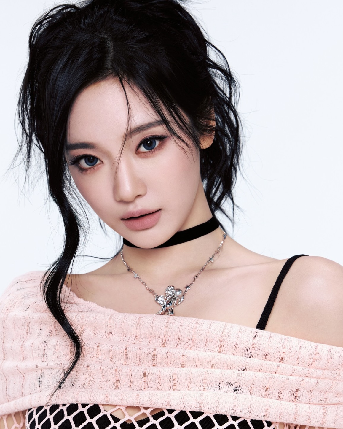 같은 얼굴, 다른 느낌!
렌즈 하나로 부드럽게, 때론 고양이 눈처럼👀

따뜻하고 부드러운 무드를 더해주는 브라운 렌즈부터 또렷한 인상과 고양이 눈매를 연출해주는 그레이 렌즈까지🤍 닝닝과 카리나처럼 다양한 무드를 즐기고 싶다면, 지금 바로 렌즈별 정보를 확인해보세요.

청순 밤비 무드 렌즈
1. 하파크리스틴 포에버영 크리스틴, 워너비 브라운, 12.7
2. 오렌즈 리얼리쉬 원데이, 브라운, 13.5

도도 고양이 무드 렌즈
1. 엔젤 컬러 밤비 시리즈 스완, 블루, 13.7
2. a-eye 드라마틱, 그레이, 13.7 이미지6