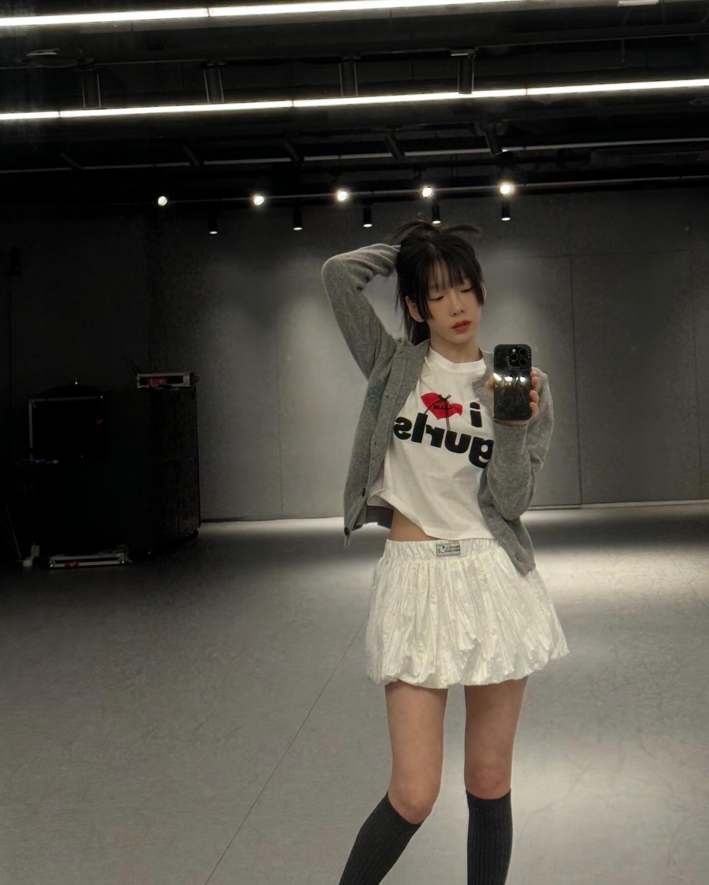 여름엔 미니스커트인거 알죠?☀️
반팔 하나에 미니스커트만 입어도 여름 준비 완료! 이미지8