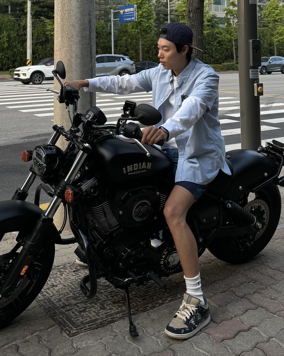 여름에도 느낌있게! 셔츠와 반바지 코디 👔🩳 이미지