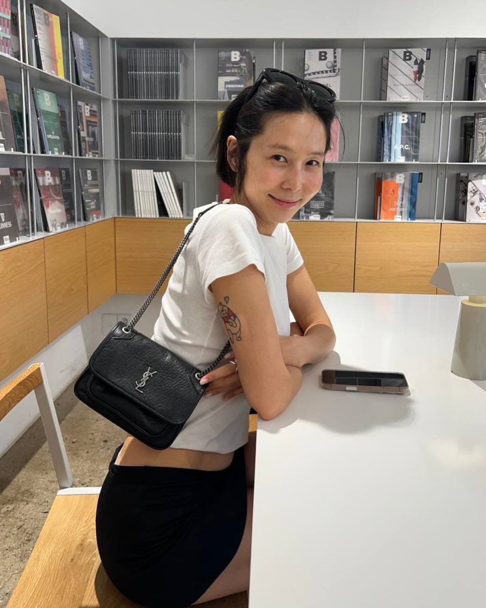 여름엔 미니스커트인거 알죠?☀️
반팔 하나에 미니스커트만 입어도 여름 준비 완료! 이미지4