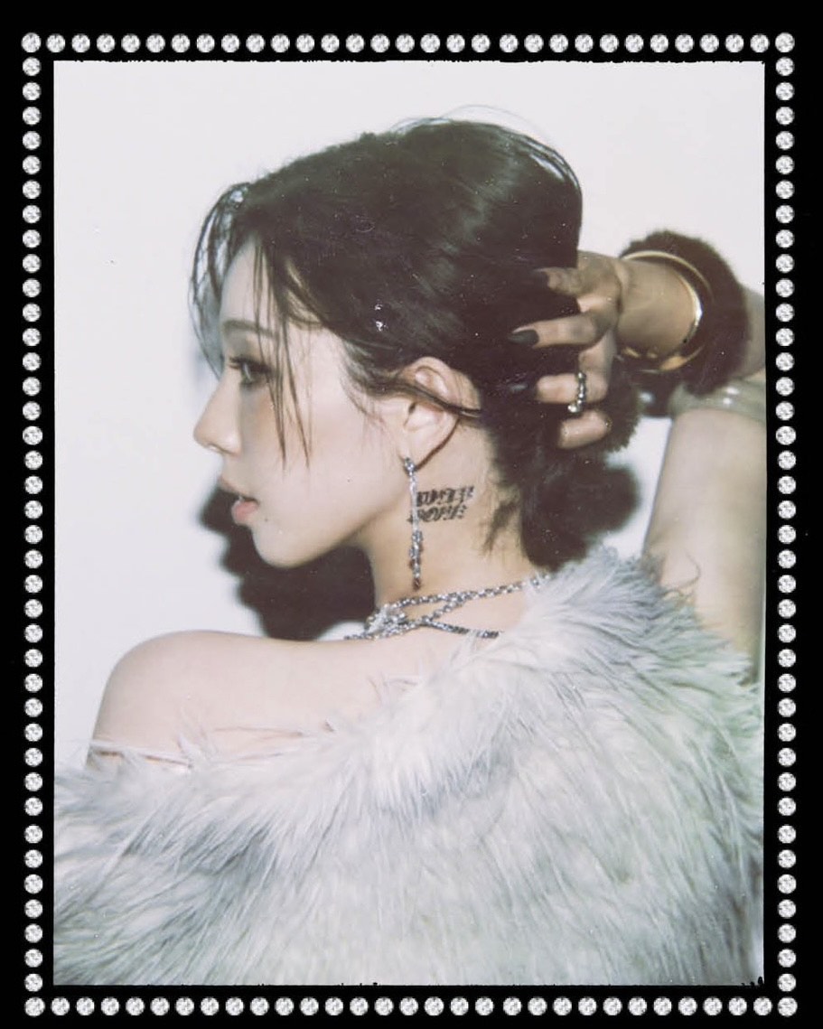 에스파 머그샷 이거 진짜인가요🫨
4인 4색 머그샷인데 왜 이렇게 예뻐🖤 이미지6