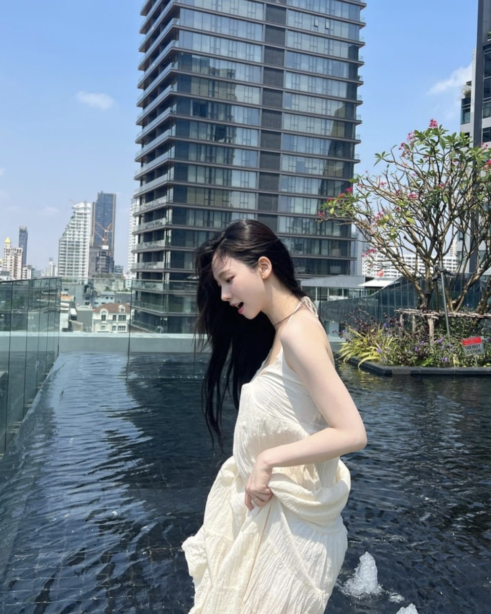 화이트 잘 입는 여자가 설레더라🤫
옷장에서 화이트 원피스 꺼내 당장 입어보세요🤍 이미지4