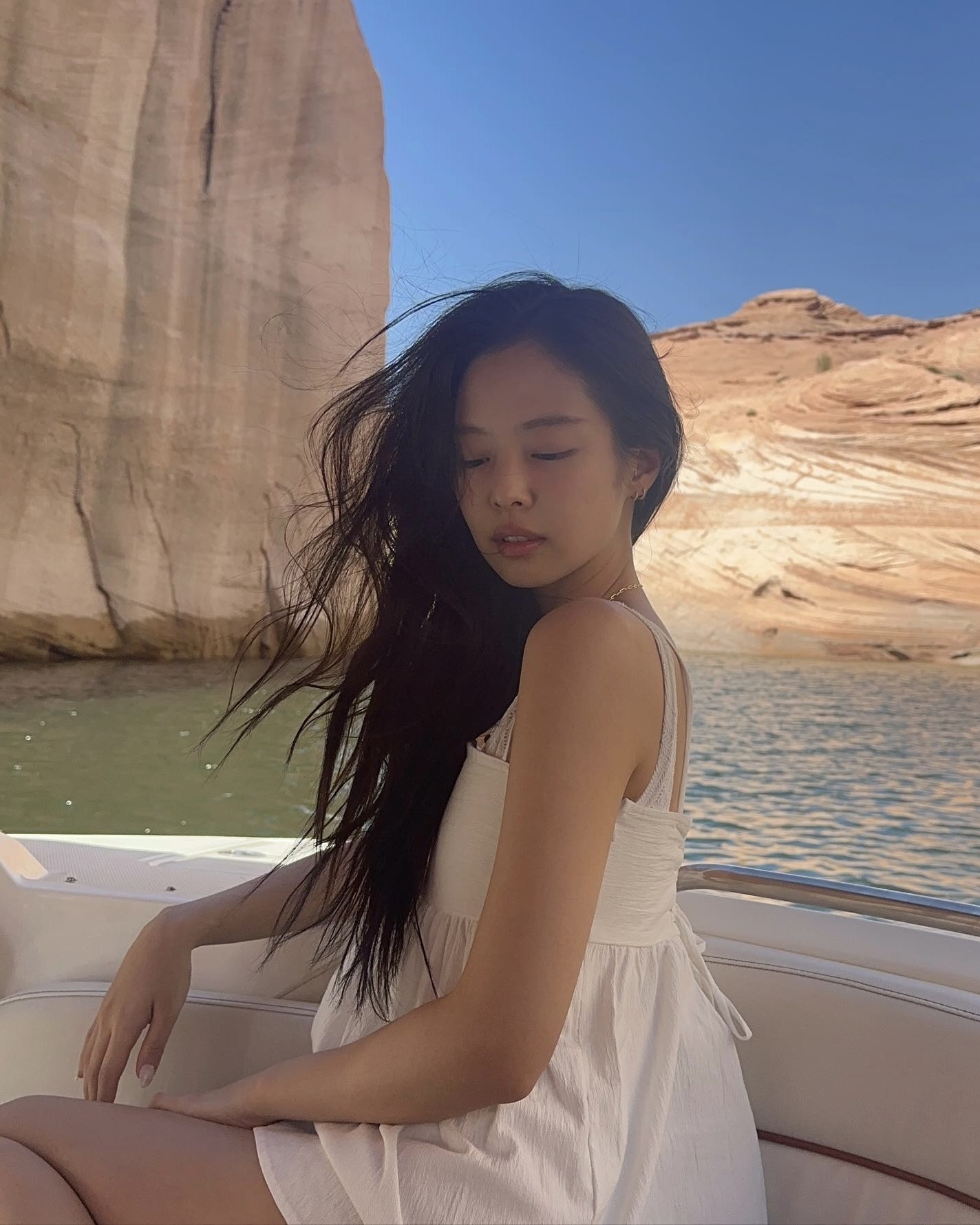 화이트 잘 입는 여자가 설레더라🤫
옷장에서 화이트 원피스 꺼내 당장 입어보세요🤍 이미지2