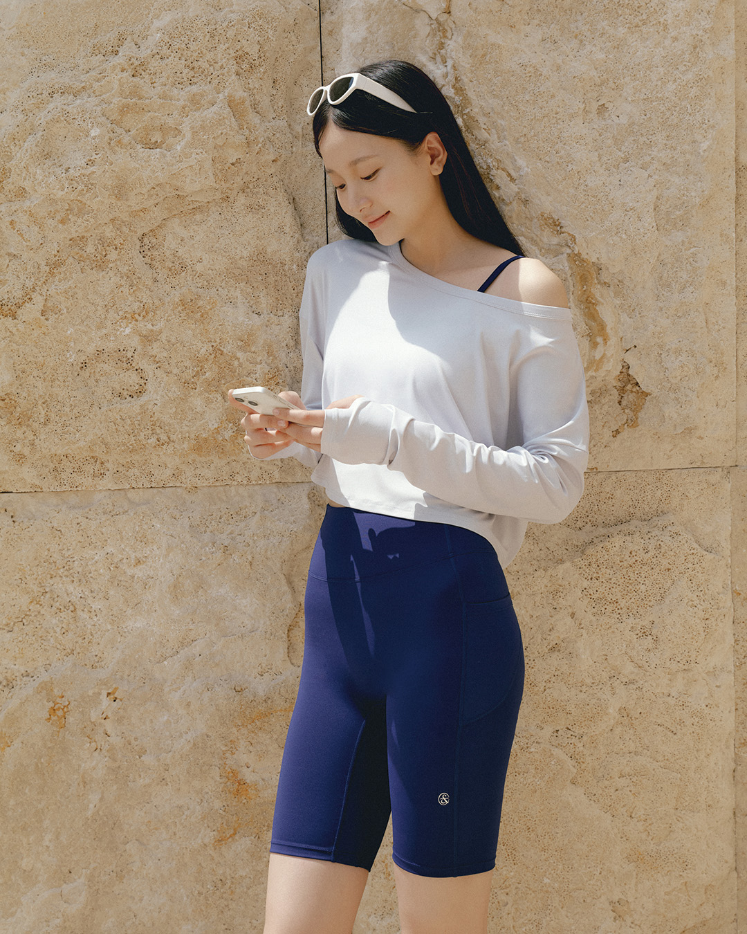 25년 여름 키워드🩷🤍웰니스웨어
프론투라인 25 여름 컬렉션으로 만나는🏃🏻‍♀️🧘🏻‍♀️멀티 아이템 #광고

웰니스 웨어 ‘프론투라인’이 제안하는 휴식부터 수영, 러닝까지 아우르는 바캉스 아이템을 소개합니다.

기능성과 스타일을 겸비한 이번 컬렉션은 시원한 쿨링, 포근한 테리 소재, 그리고 자외선과 염분에 강한 기능성 원단으로 실내에서는 물론 야외에서도 쾌적하게 착용 가능하며, 운동복과 스윔웨어를 넘나는 활용도로 여름을 자유롭게 만들어줍니다. 애슬레저와 리조트 무드가 가능한 프론투라인만의 웰니스 스타일을 만나보세요.

여름 컬렉션 출시를 기념해 ‘썸머 베케이션 세트’ 구매 시 할인, 사은품 이벤트도 6월 말까지 진행됩니다. 이미지8