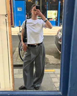 뻔하지만 늘 찾게 되는 여름 바지,
익숙한 슬랙스도 조합만 잘하면 색다른 분위기로 입을 수 있어요🖤🤍 이미지