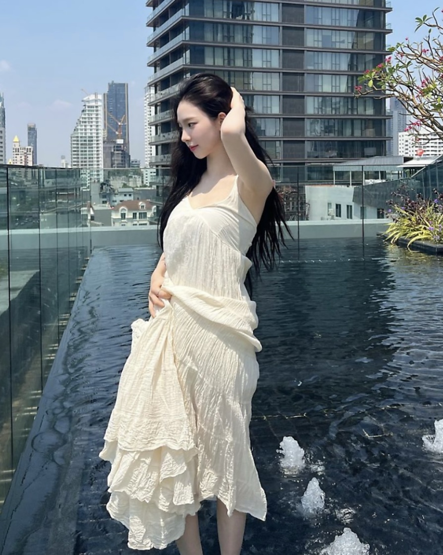 화이트 잘 입는 여자가 설레더라🤫
옷장에서 화이트 원피스 꺼내 당장 입어보세요🤍 이미지