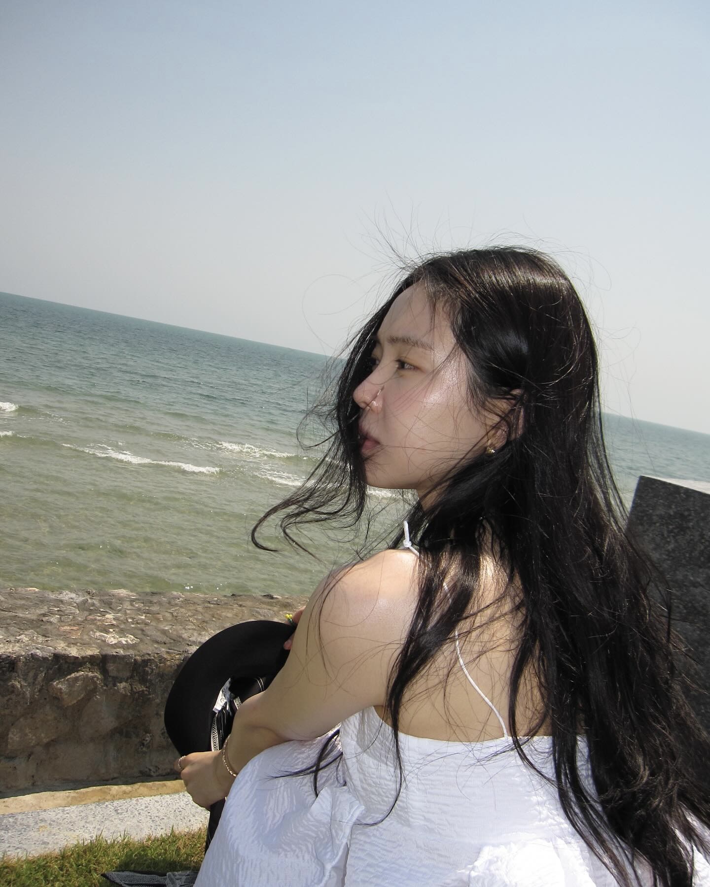 화이트 잘 입는 여자가 설레더라🤫
옷장에서 화이트 원피스 꺼내 당장 입어보세요🤍 이미지8