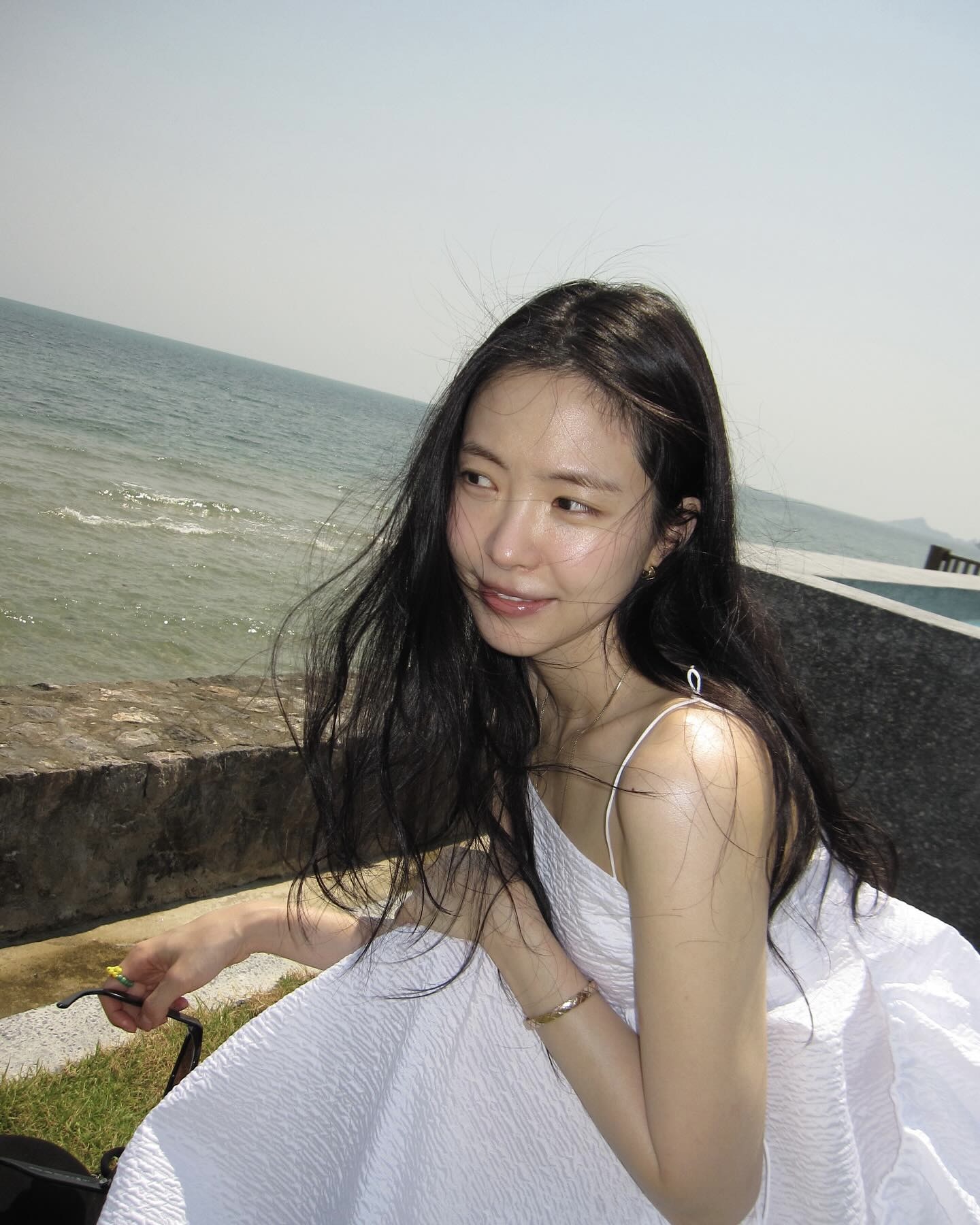 화이트 잘 입는 여자가 설레더라🤫
옷장에서 화이트 원피스 꺼내 당장 입어보세요🤍 이미지7