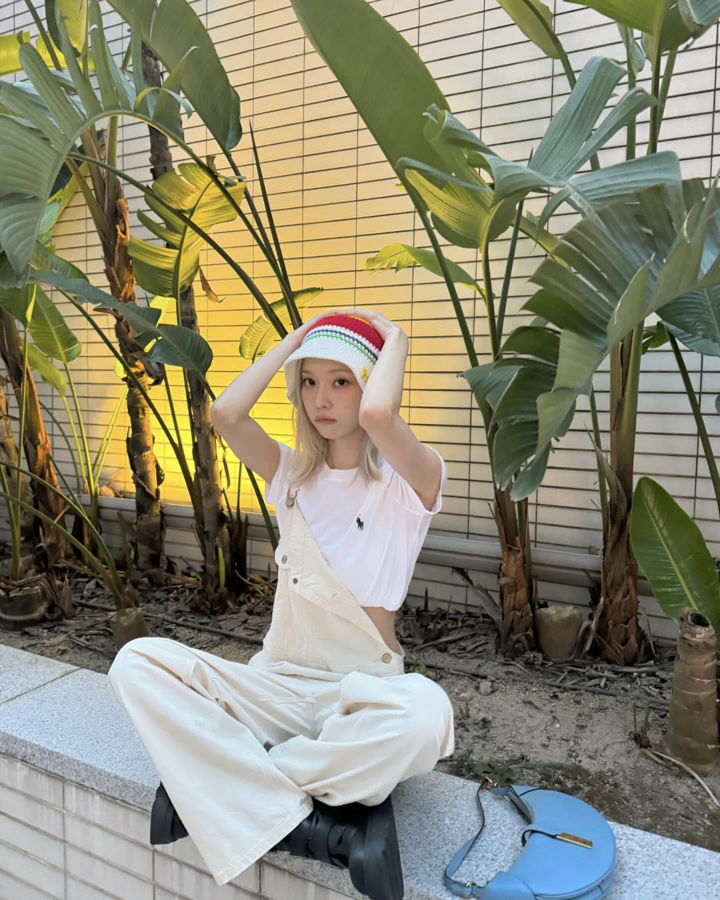 엄마가 어릴 때 입혔던 그 옷...
추억 속 멜빵이 셀럽들의 옷장에서 다시 피어났어요🌼💛 이미지