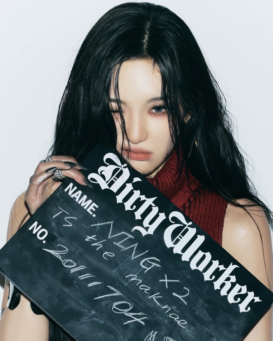 에스파 머그샷 이거 진짜인가요🫨
4인 4색 머그샷인데 왜 이렇게 예뻐🖤 이미지
