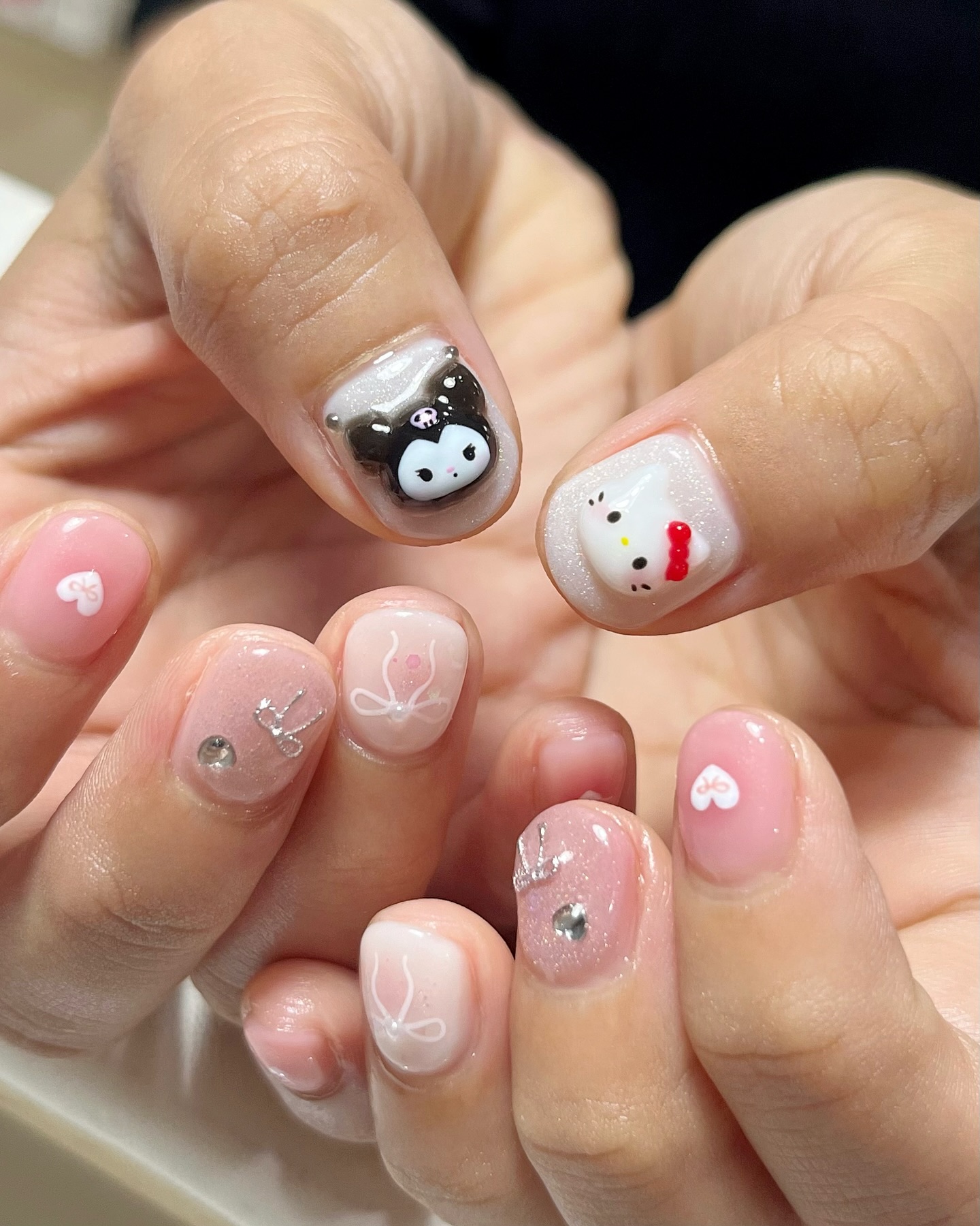 헬로키티 네일 끝판왕💅
귀엽고 과감하게, 키티 덕후라면 저장 필수💘 이미지