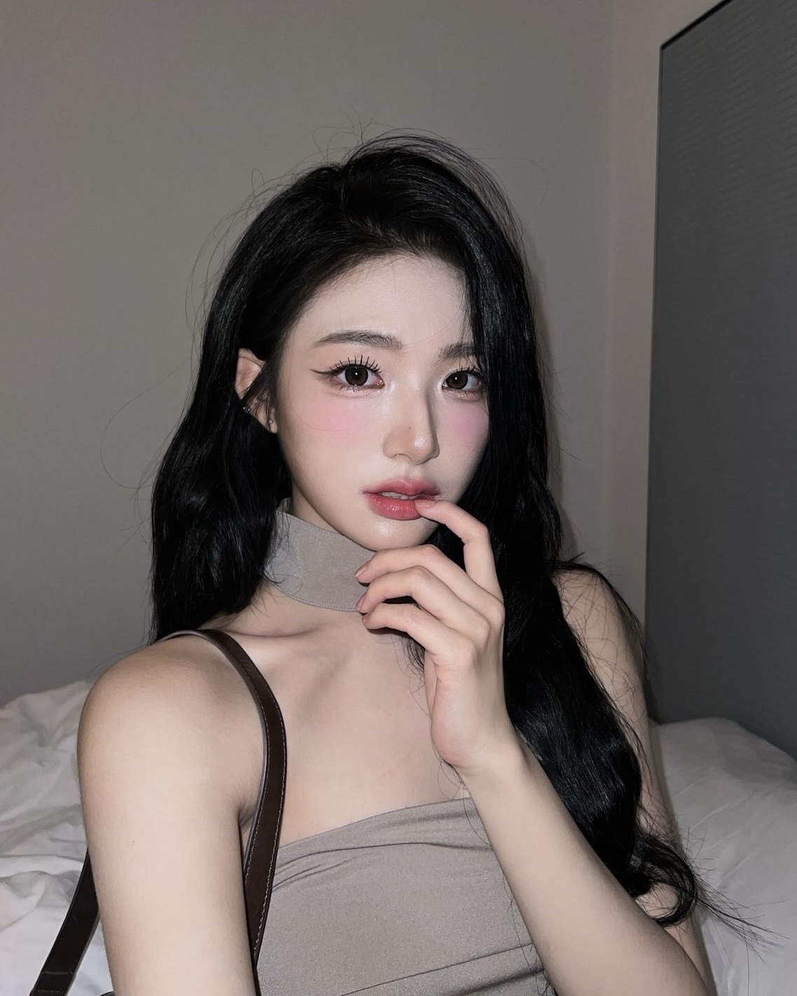 중녀들의 미모 달란트❤️

걸그룹들 중 중국인 멤버들의 미모가 심상치 않습니다. 긴 머리에 뚜렷한 이목구비가 더해져 화려한 미인상을 보여주고 있는데요.

우아한 분위기 덕분에 ‘중녀’에 빠진 팬들이 하나둘 늘어나고 있죠.

그래서 준비한 걸그룹 중국인 대표 멤버들을 지금부터 소개해드릴게요.✨

1. 에스파 닝닝
2. 트리플에스 신위
3. 케플러 샤오팅 이미지