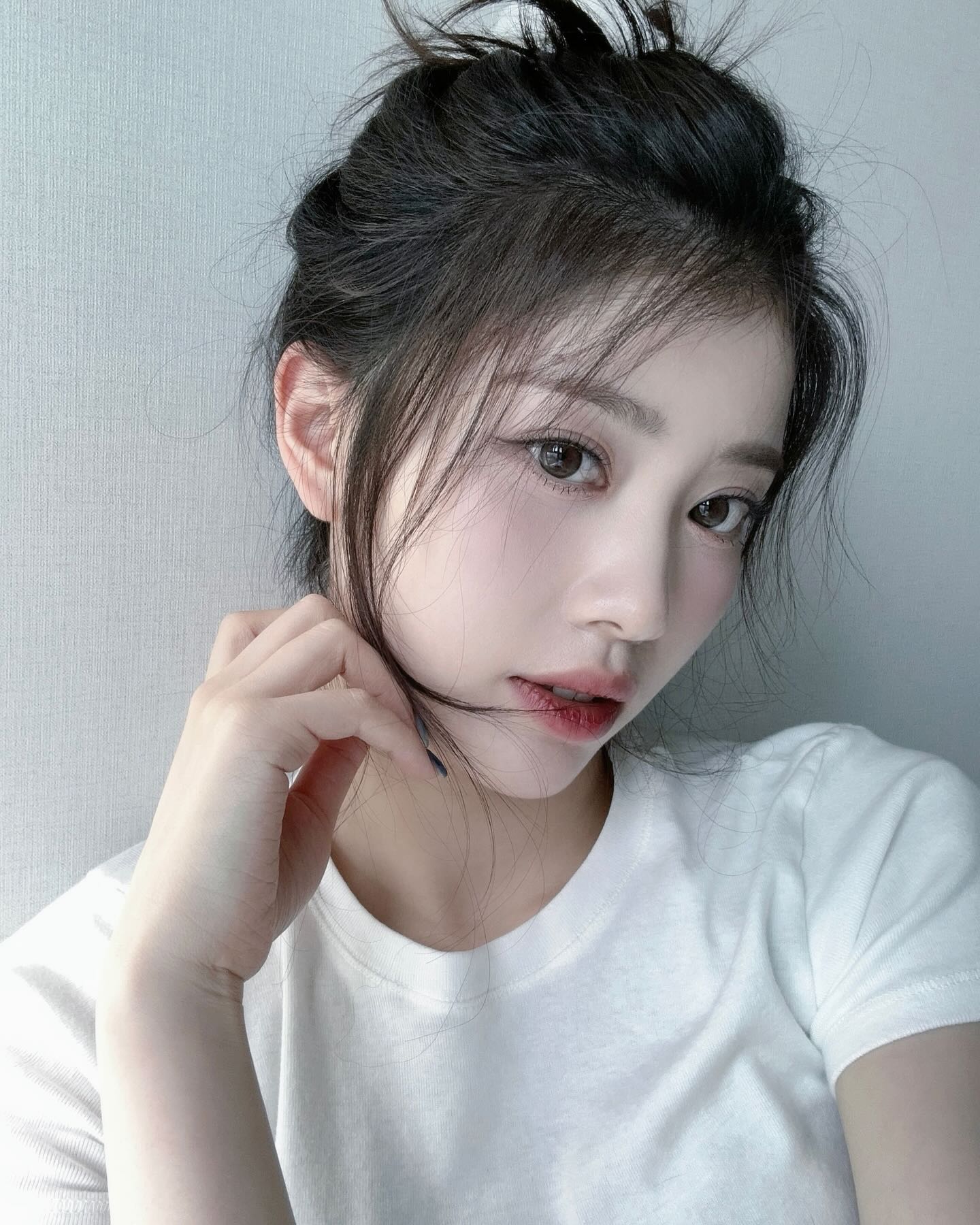 중녀들의 미모 달란트❤️

걸그룹들 중 중국인 멤버들의 미모가 심상치 않습니다. 긴 머리에 뚜렷한 이목구비가 더해져 화려한 미인상을 보여주고 있는데요.

우아한 분위기 덕분에 ‘중녀’에 빠진 팬들이 하나둘 늘어나고 있죠.

그래서 준비한 걸그룹 중국인 대표 멤버들을 지금부터 소개해드릴게요.✨

1. 에스파 닝닝
2. 트리플에스 신위
3. 케플러 샤오팅 이미지6