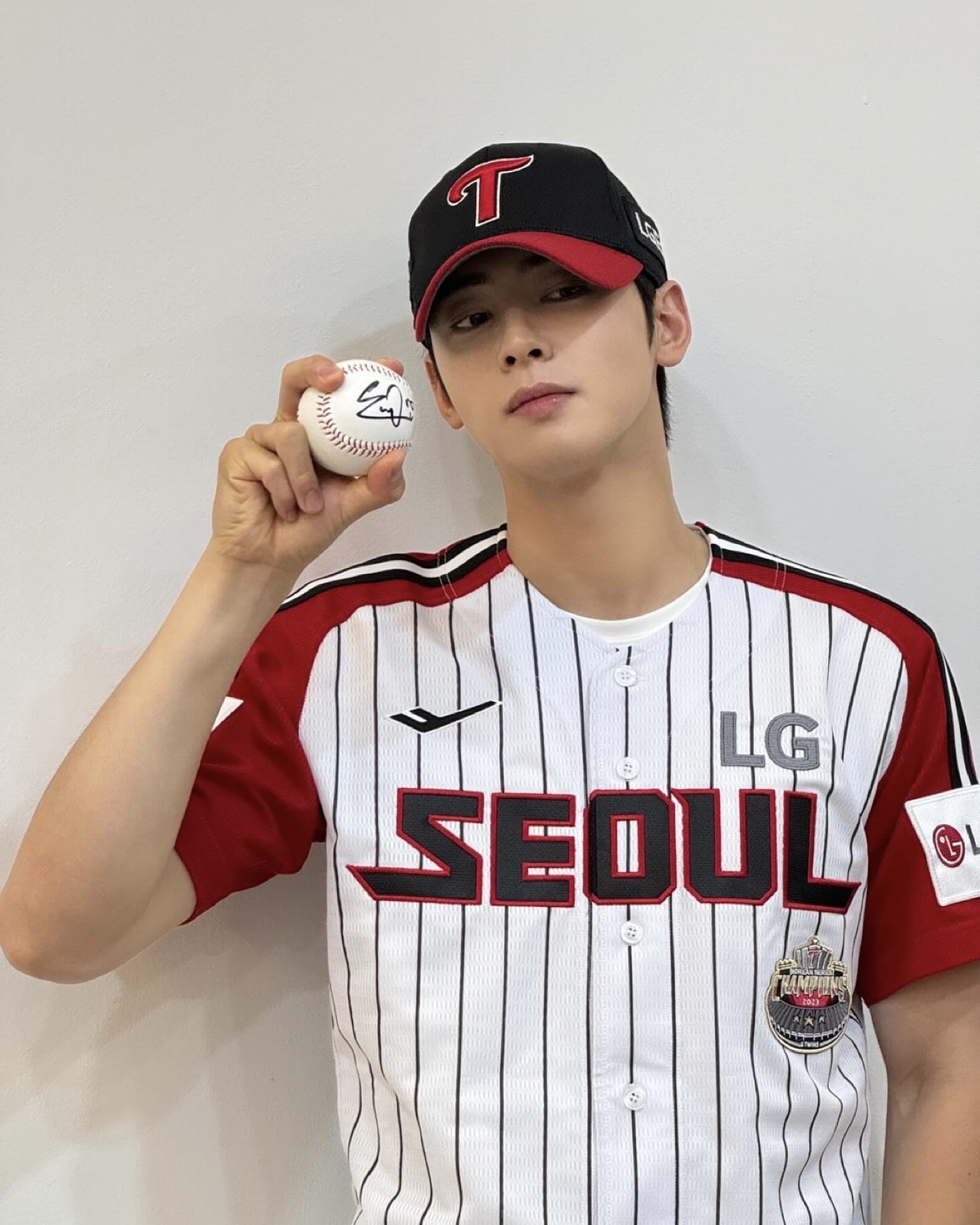 야구장 갔다가 이상형 본 썰📸 그날 시구짤이 아니라 남친짤이 됐어요❤️🫢 이미지